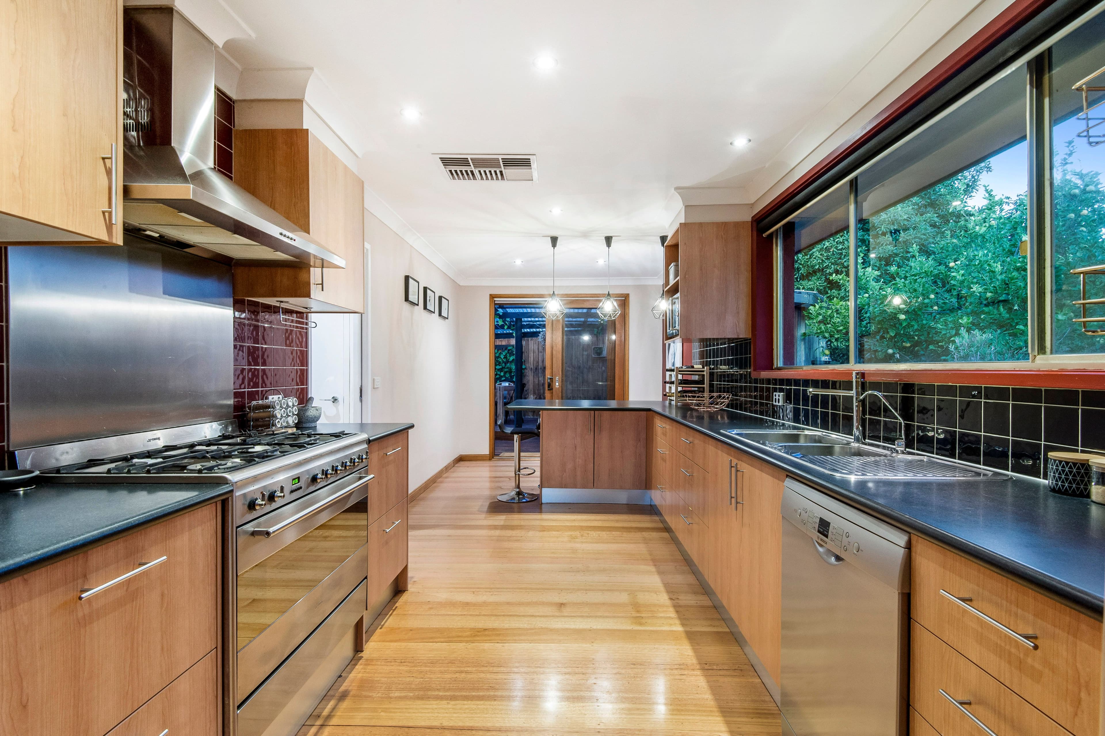 7 Iona Court, Frankston VIC 3199, Frankston - Thumbnail 2
