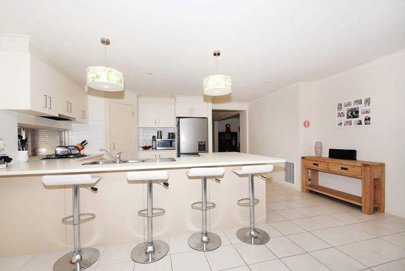 11 Madisson Crescent, CARRUM DOWNS VIC 3201, Carrum Downs - Thumbnail 2