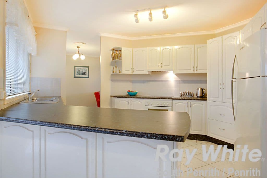 12 Chopin Crescent, Claremont Meadows - Thumbnail 3