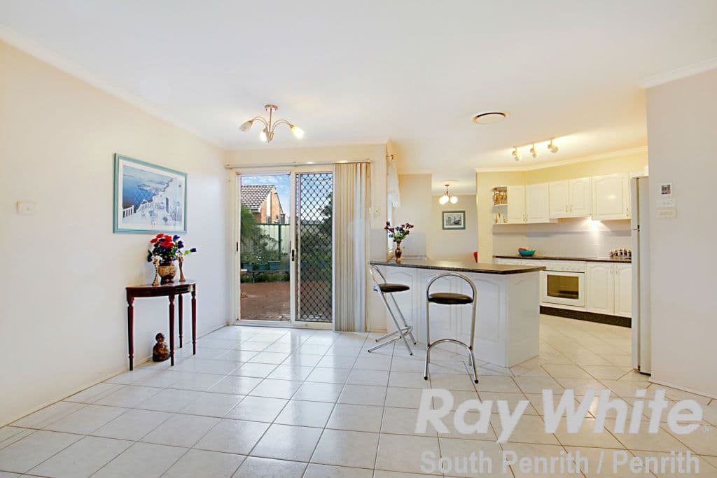 12 Chopin Crescent, Claremont Meadows - Thumbnail 4