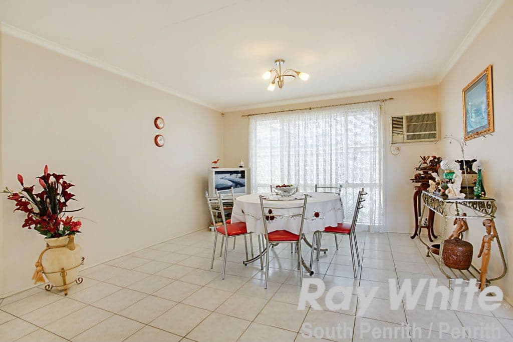 12 Chopin Crescent, Claremont Meadows - Thumbnail 5