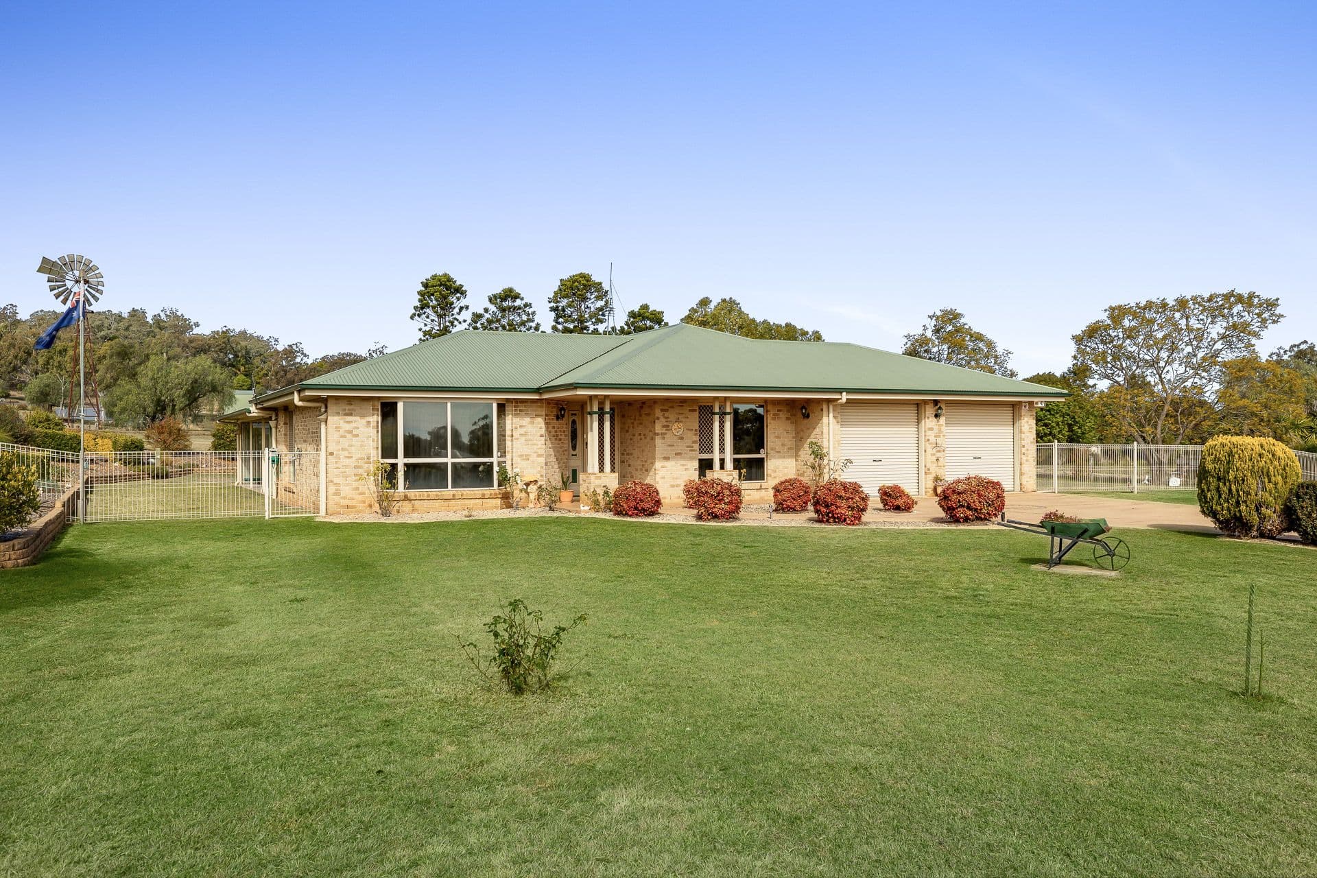 16 Carolann Street, Glenvale QLD 4350, Glenvale - Thumbnail 2