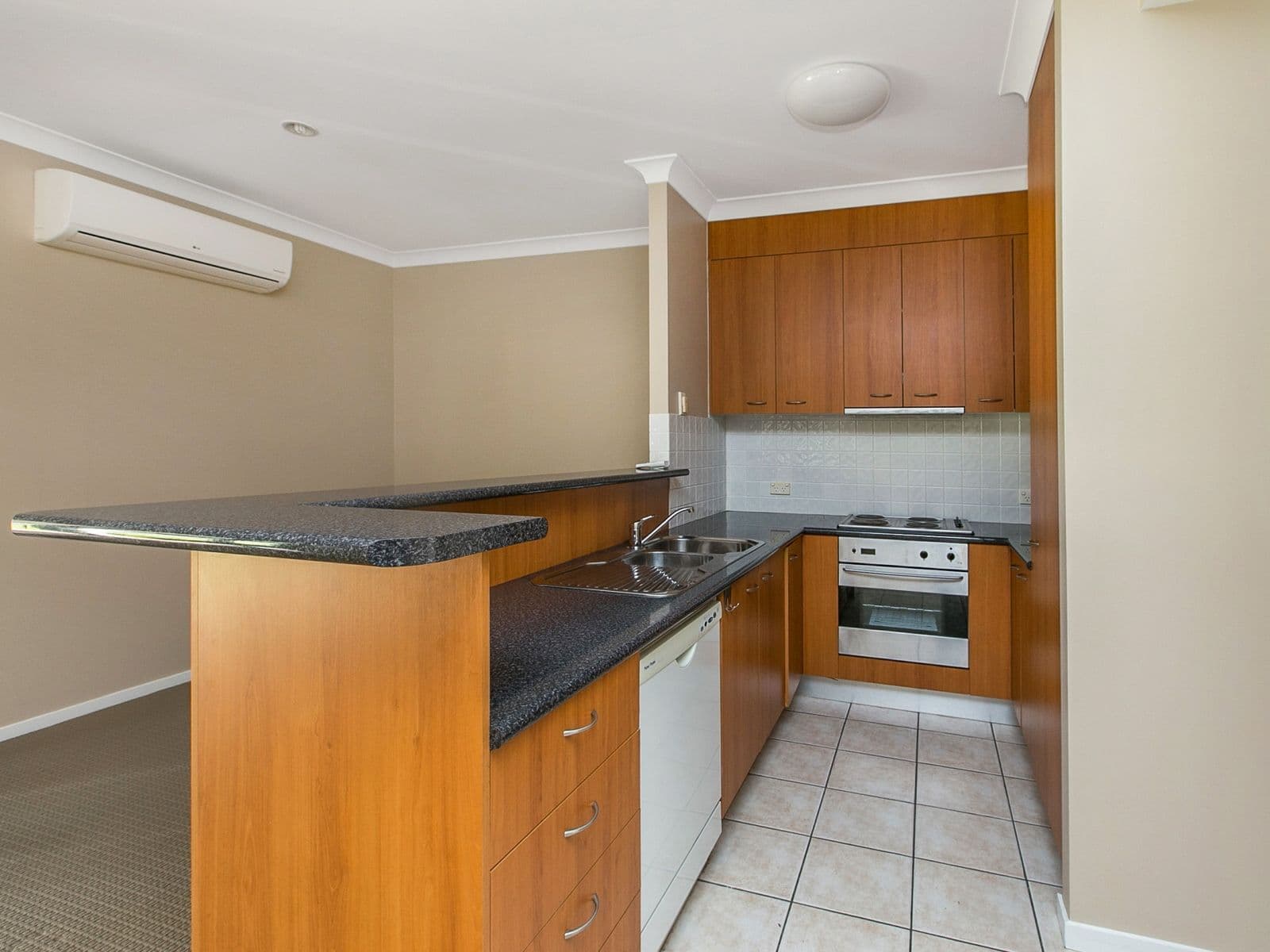 181 Riding Road, Balmoral QLD 4171, Balmoral - Thumbnail 2