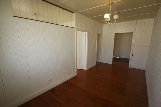 7 Gilmore Street, LEICHHARDT QLD 4305, Leichhardt - Thumbnail 2