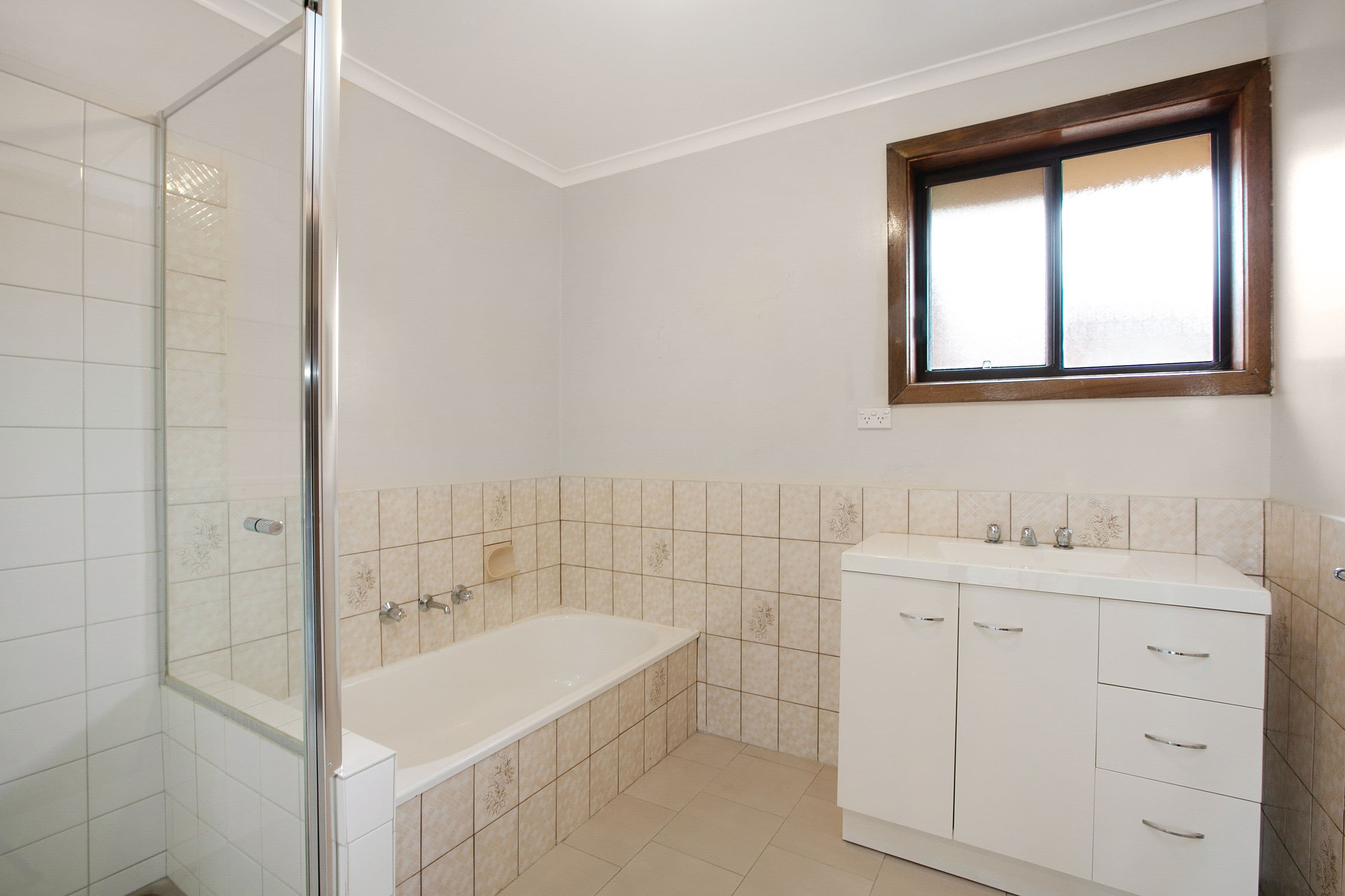 102 Rathcown Road, Reservoir VIC 3073, Reservoir - Thumbnail 8