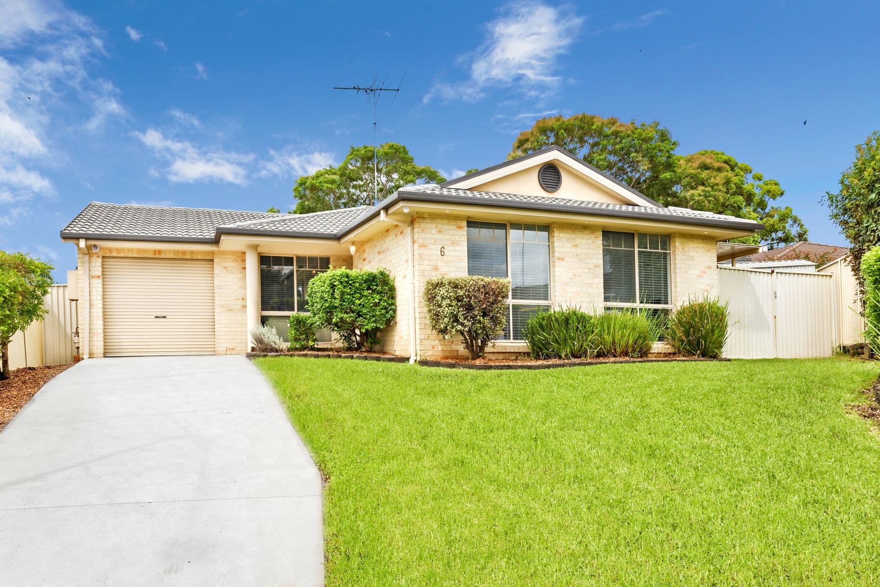 2 York Place, Mountain Creek, Glenmore Park - Image 1