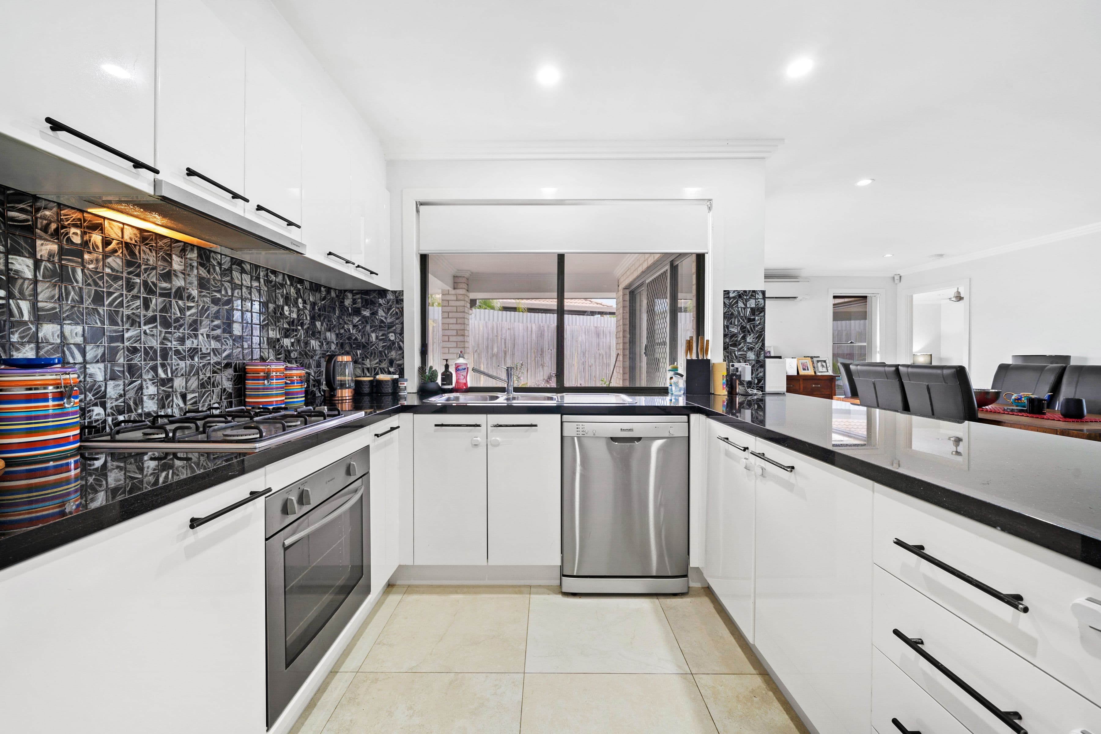 17 Voss Boulevard, Heritage Park QLD 4118, Heritage Park - Thumbnail 2
