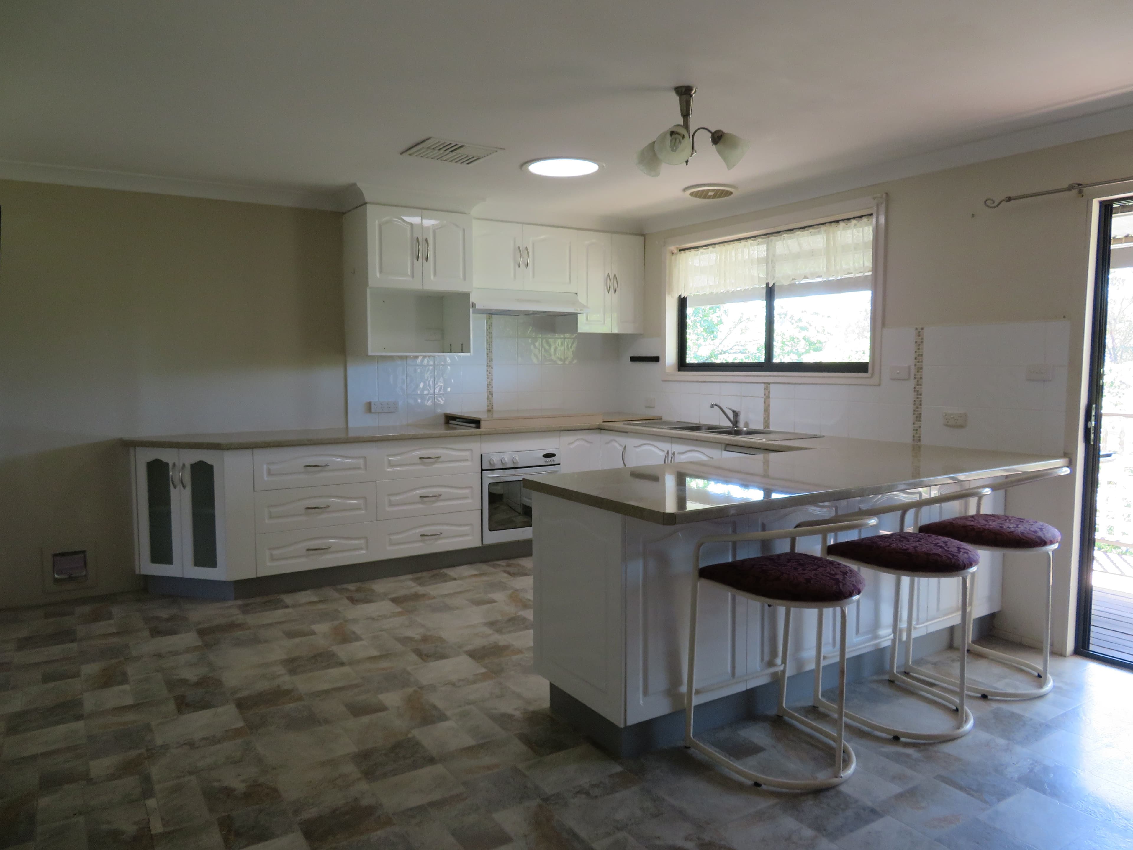 2 Stafford Street, Gundagai - Thumbnail 2