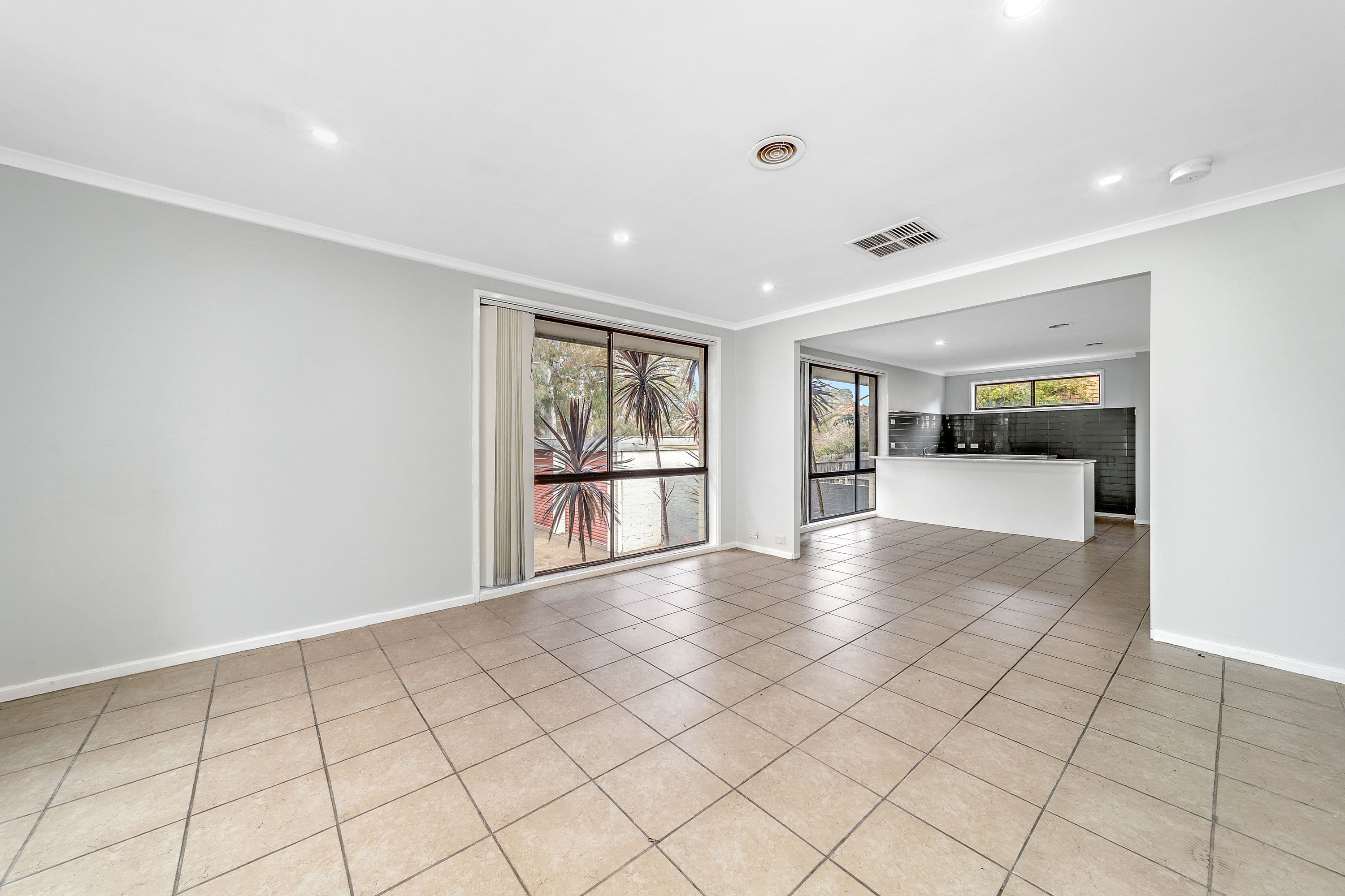 19 Shakespeare Crescent, Fraser ACT 2615, Fraser - Thumbnail 2