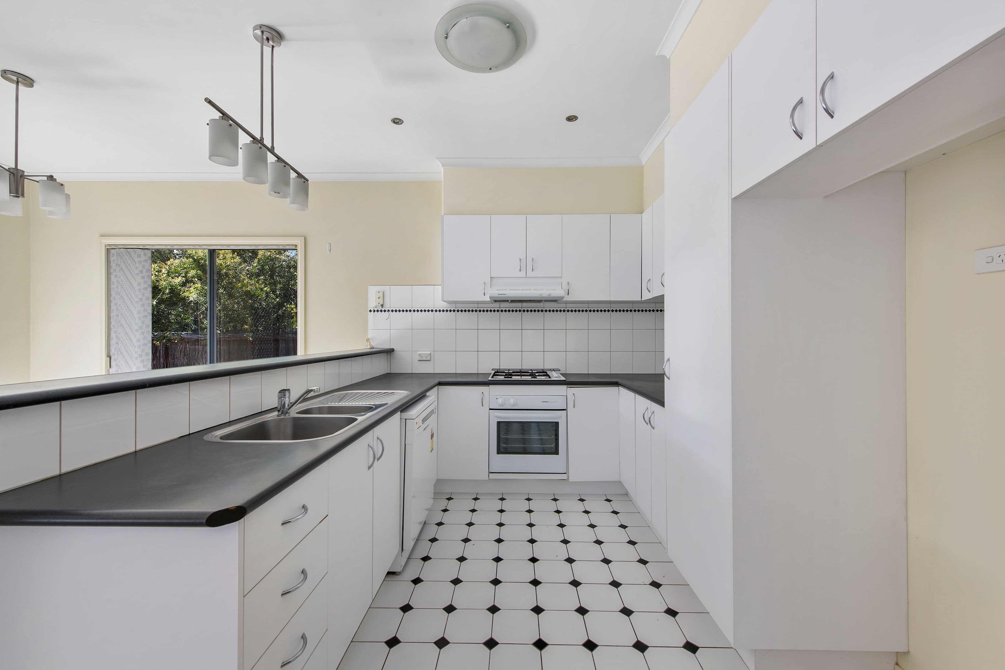13 Netherton Place, Caroline Springs VIC 3023, Caroline Springs - Thumbnail 2