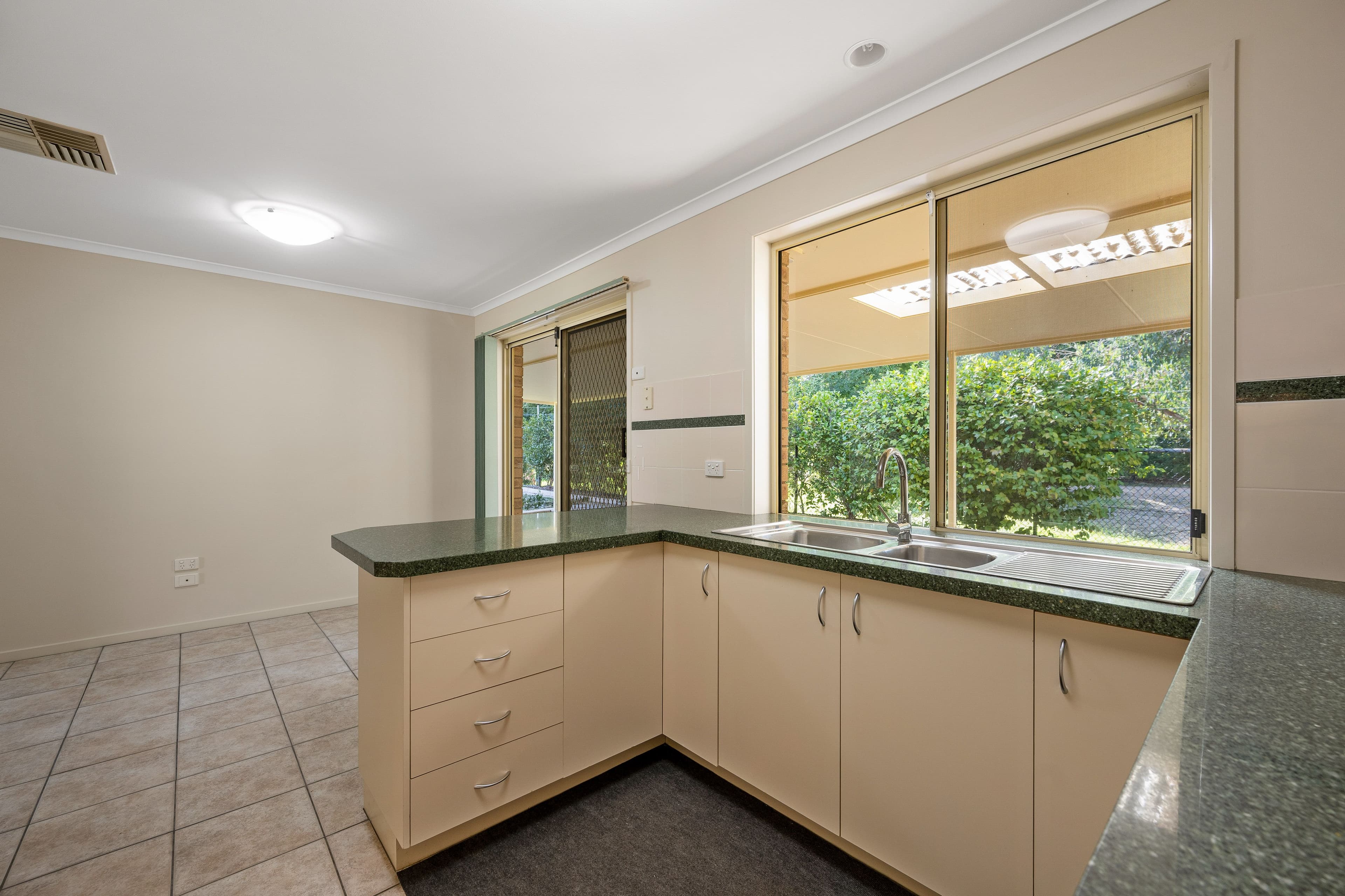 123 Elmglade Close, West Albury NSW 2640, West Albury - Thumbnail 4