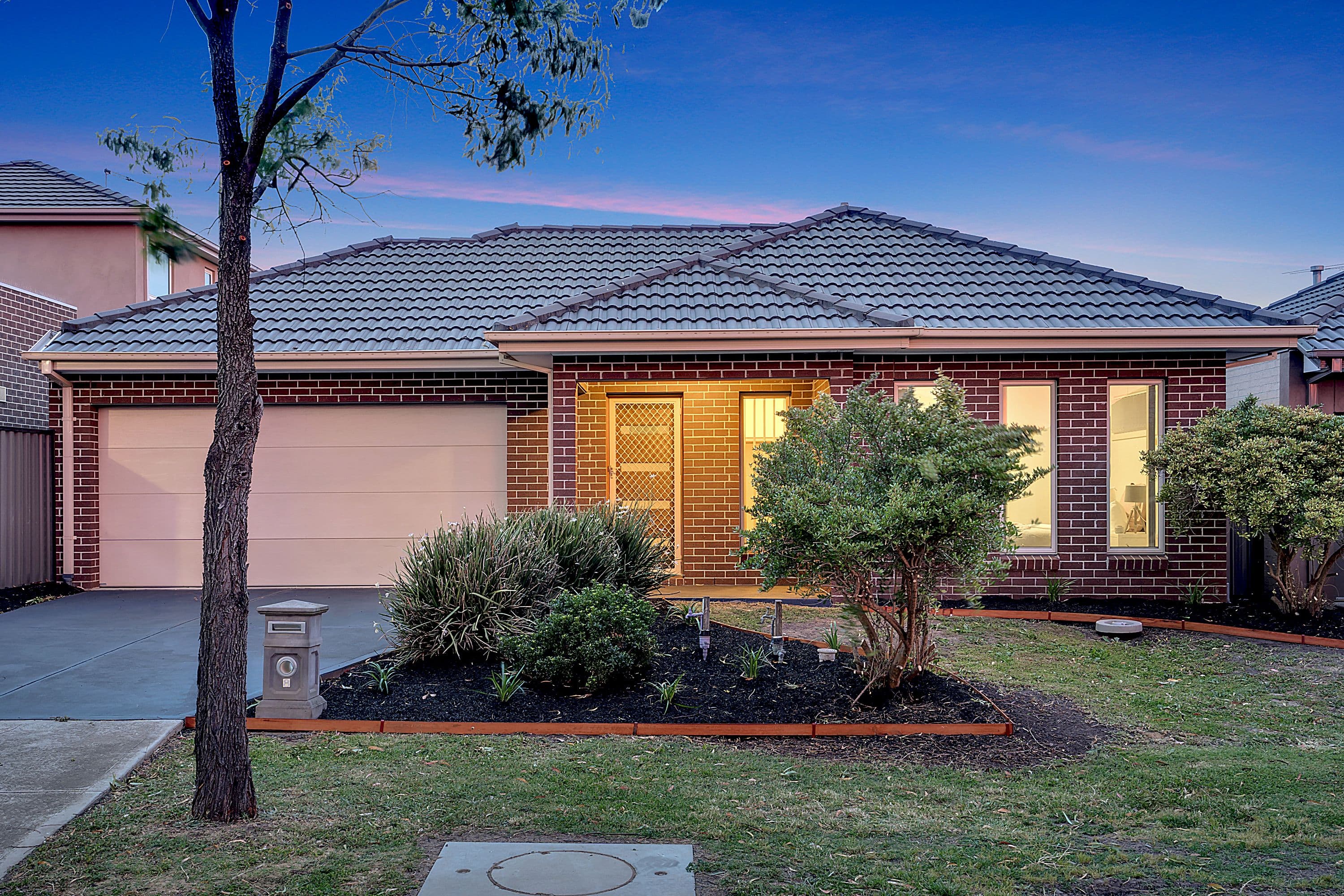 8 Hollows Court, Craigieburn VIC 3064, Craigieburn - Image 1