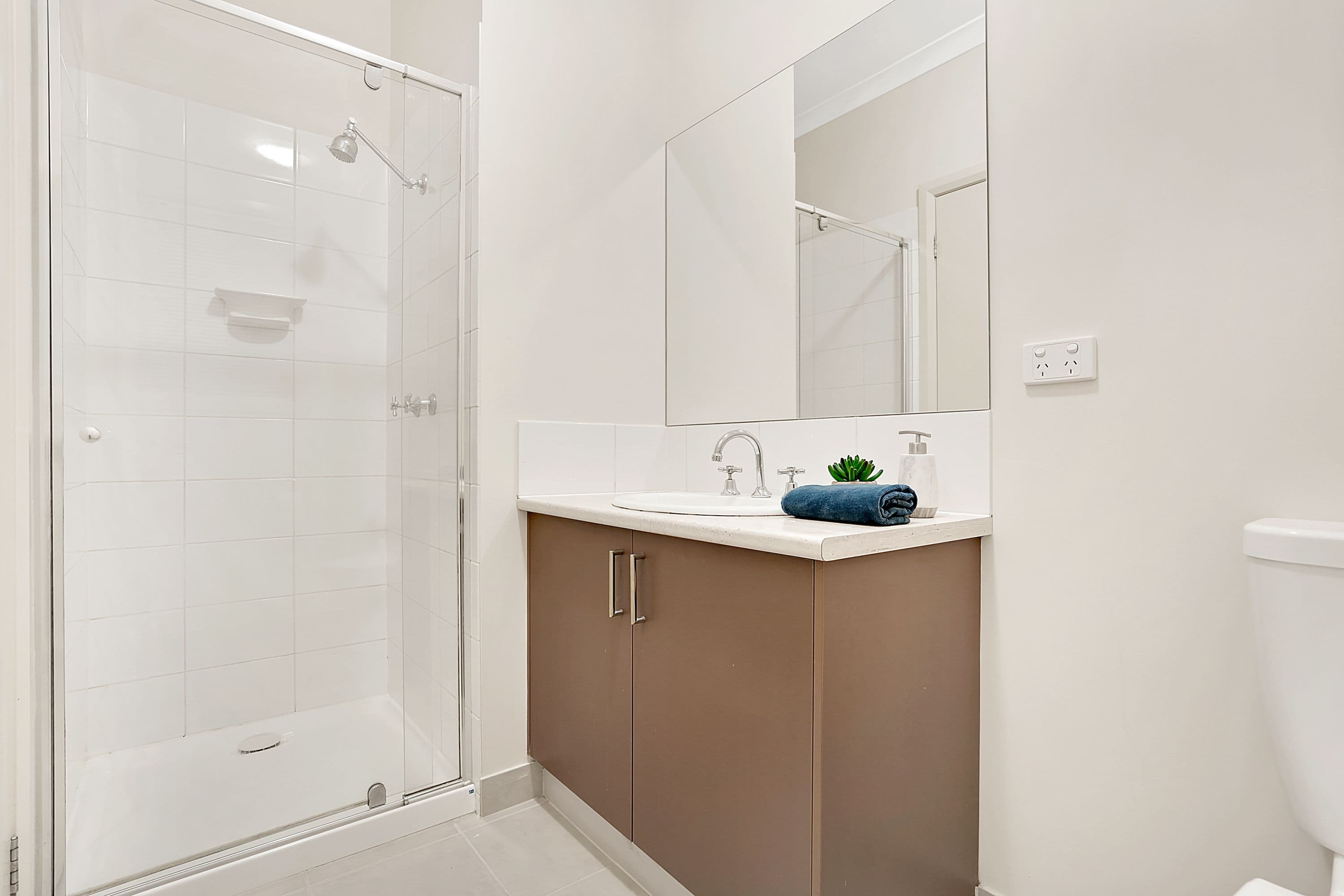 8 Hollows Court, Craigieburn VIC 3064, Craigieburn - Thumbnail 5