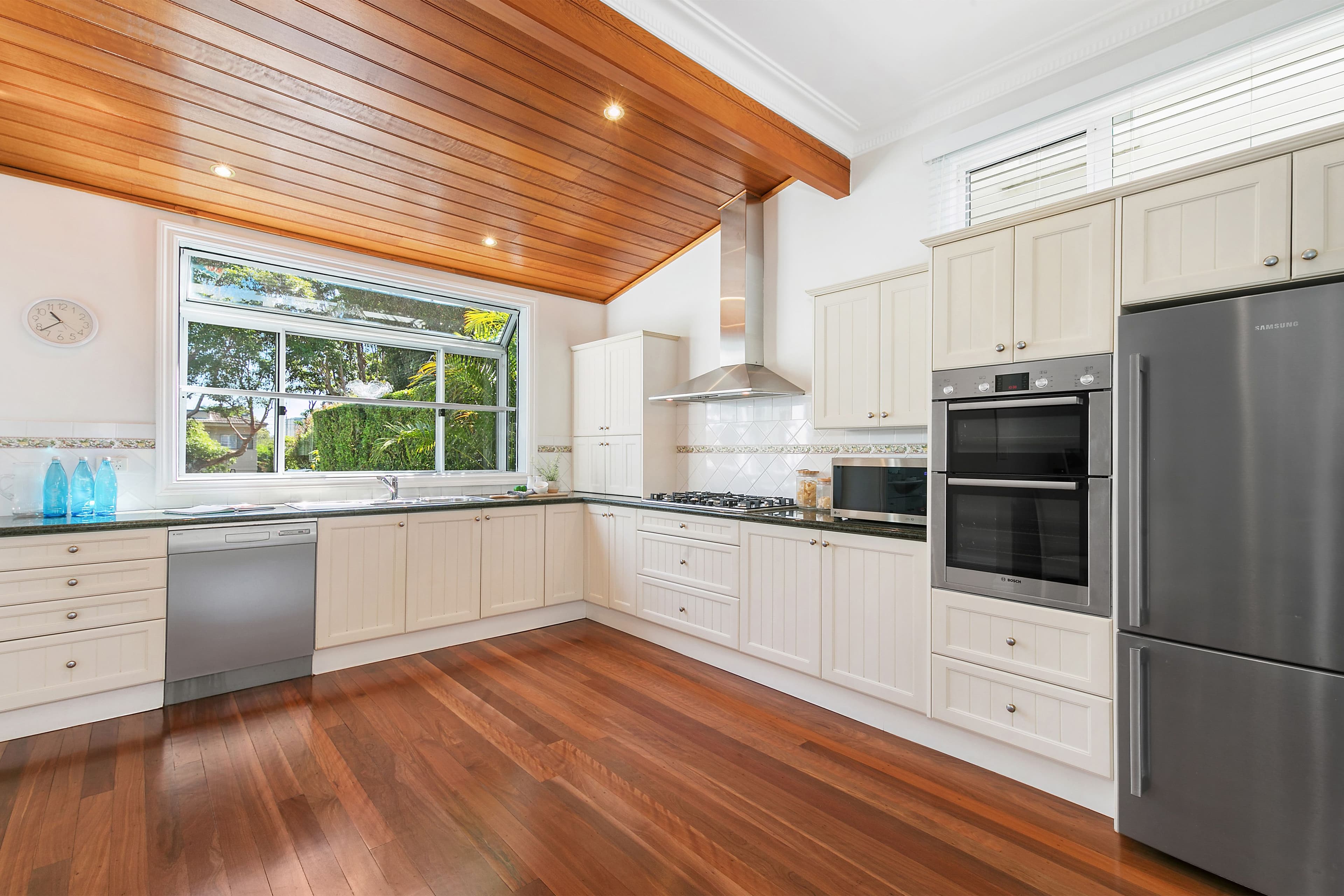 57 Johnson Street, Freshwater - Thumbnail 4