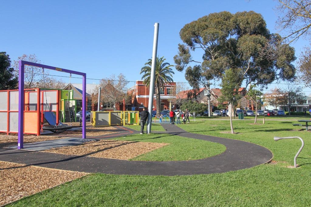 17 Hillcrest Avenue, CHADSTONE VIC 3148, Chadstone - Thumbnail 3