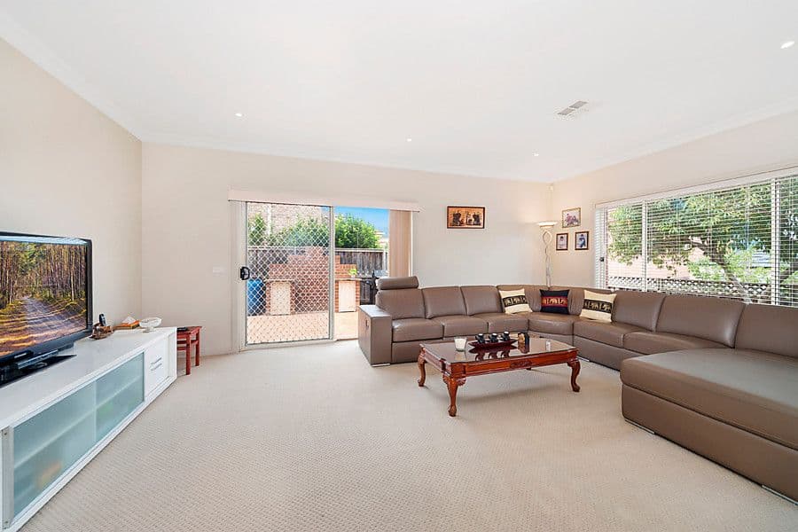 1 Lodgeworth Place, Castle Hill NSW 2154, Castle Hill - Thumbnail 2