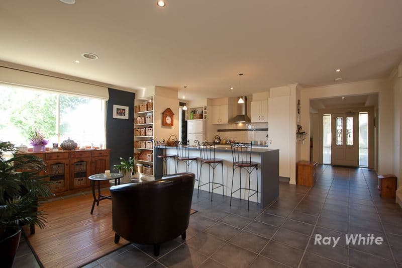 2 Riley Court, PAKENHAM VIC 3810, Pakenham - Thumbnail 2