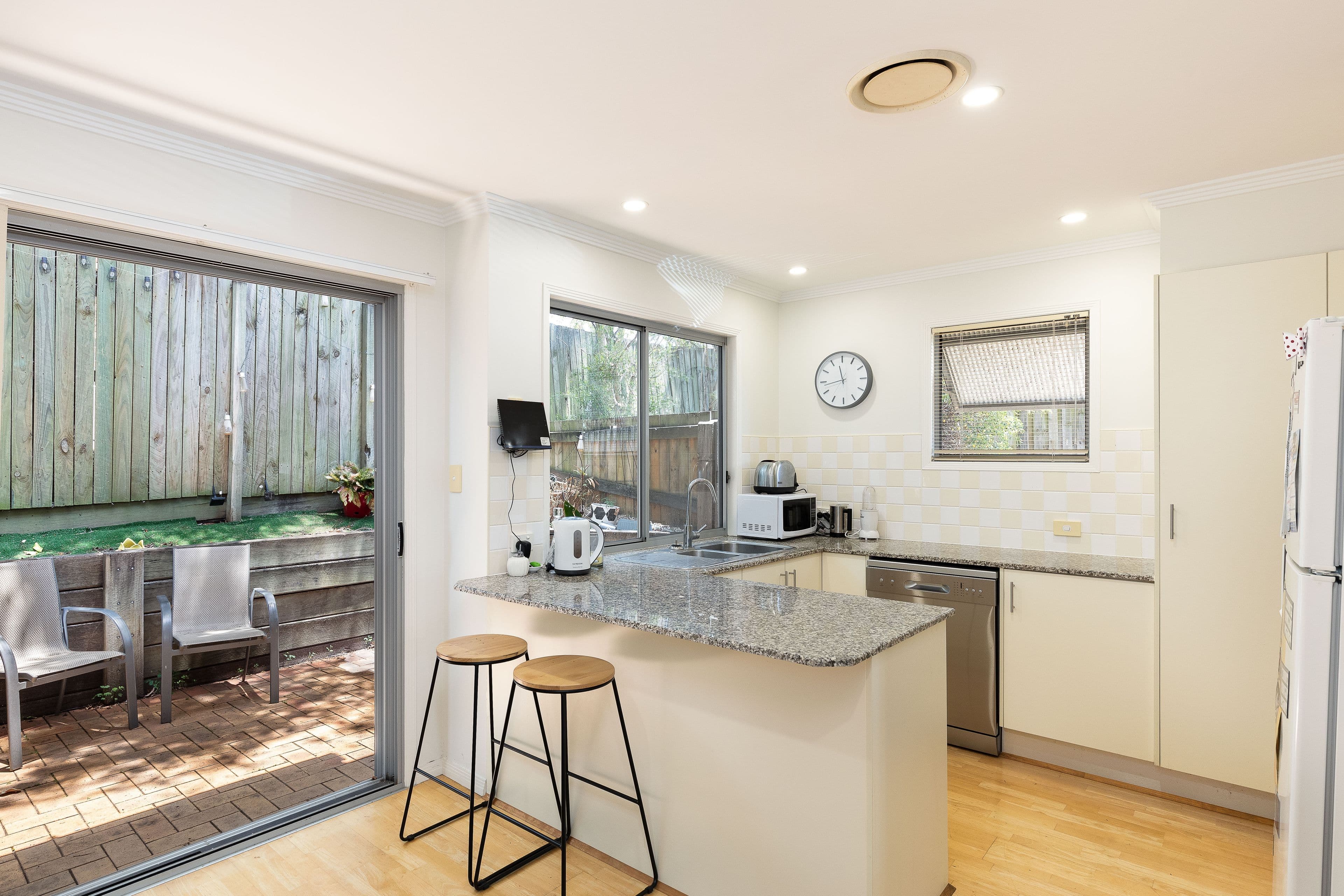 12 Elwell Street, Morningside QLD 4170, Morningside - Thumbnail 2