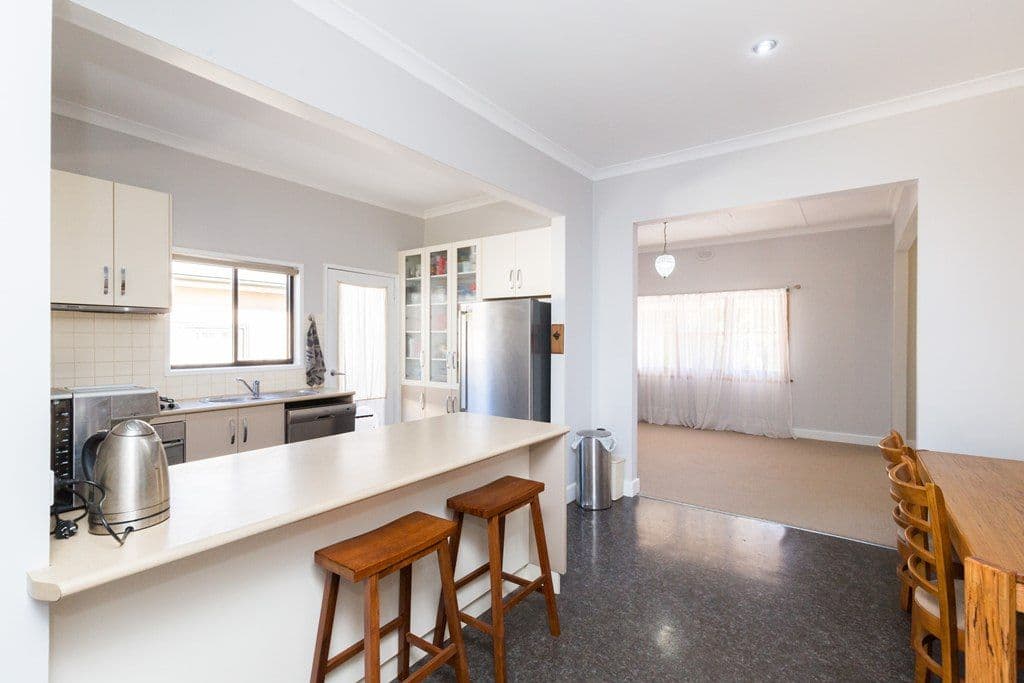 11 Robinson Street, Horsham VIC 3400, Horsham - Thumbnail 4