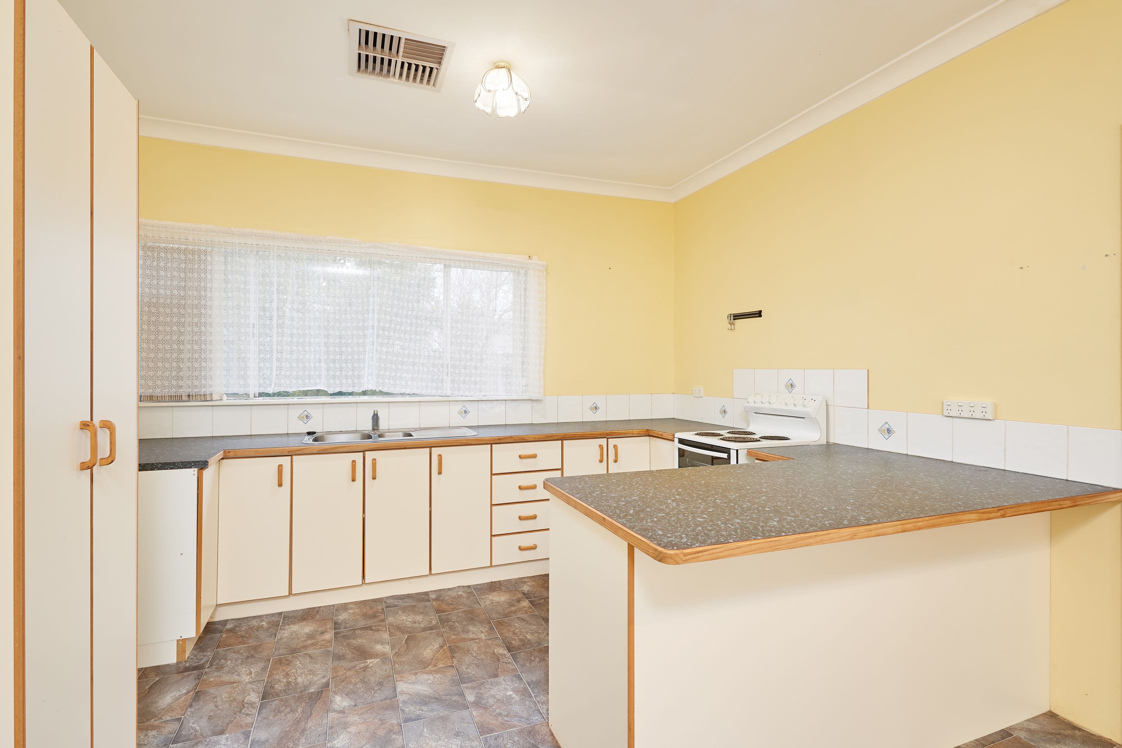 96 Mirrool Street, Coolamon NSW 2701, Coolamon - Thumbnail 2