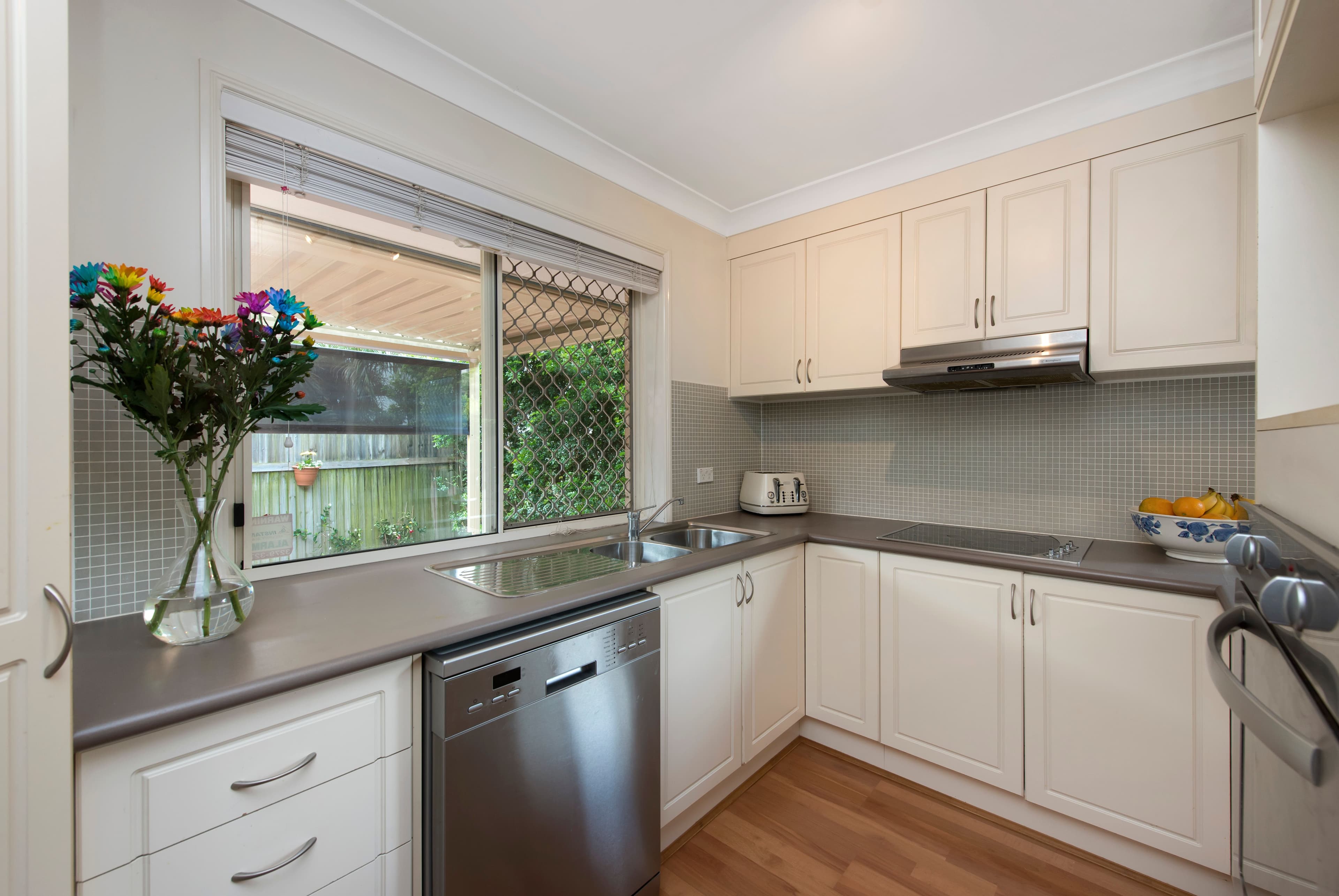 2 Flavelle Street, Carina QLD 4152, Carina - Thumbnail 3