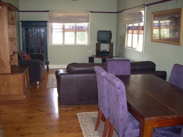 8 Avesnes Street, HOLLAND PARK QLD 4121, Holland Park - Thumbnail 3
