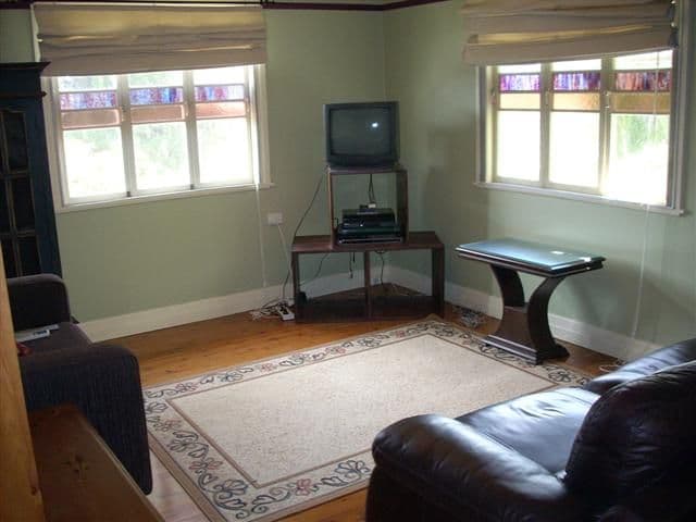 8 Avesnes Street, HOLLAND PARK QLD 4121, Holland Park - Thumbnail 5