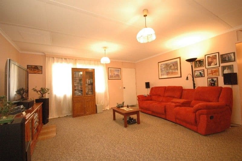 18 Robb Street, OAKEY QLD 4401, Oakey - Thumbnail 2