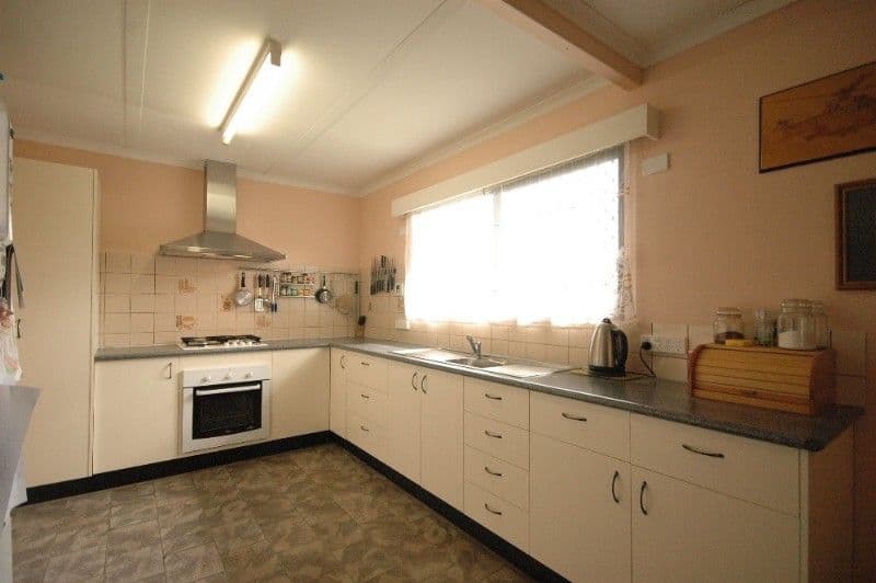 18 Robb Street, OAKEY QLD 4401, Oakey - Thumbnail 3
