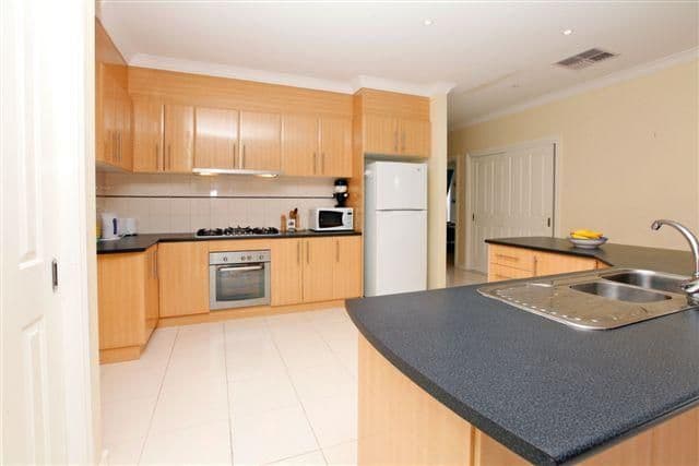 13 Canisby Way, CRAIGIEBURN VIC 3064, Craigieburn - Thumbnail 2
