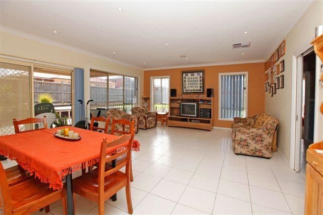 13 Canisby Way, CRAIGIEBURN VIC 3064, Craigieburn - Thumbnail 3