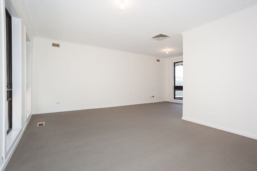 69 Evergreen Avenue, ALBANVALE VIC 3021, Albanvale - Thumbnail 2