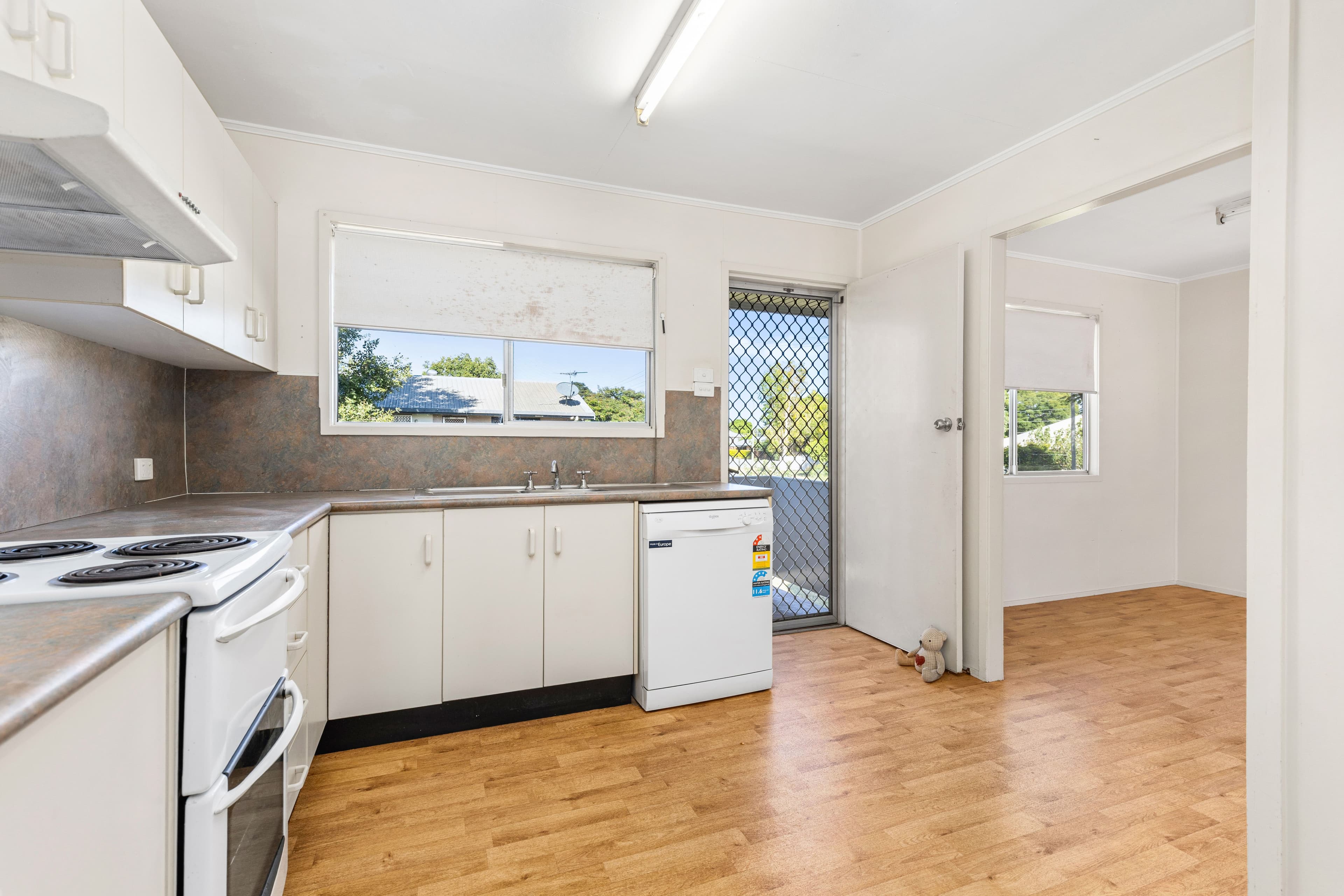 38 Retro Street, Emerald QLD 4720, Emerald - Thumbnail 5
