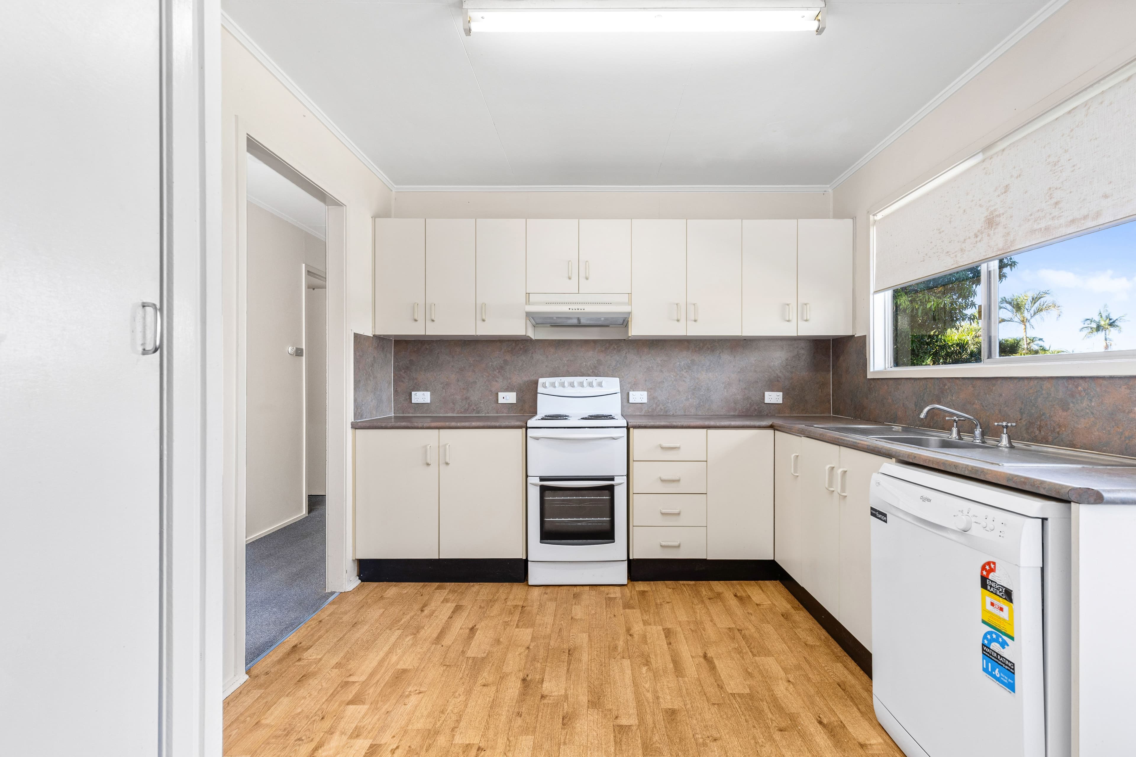38 Retro Street, Emerald QLD 4720, Emerald - Thumbnail 6