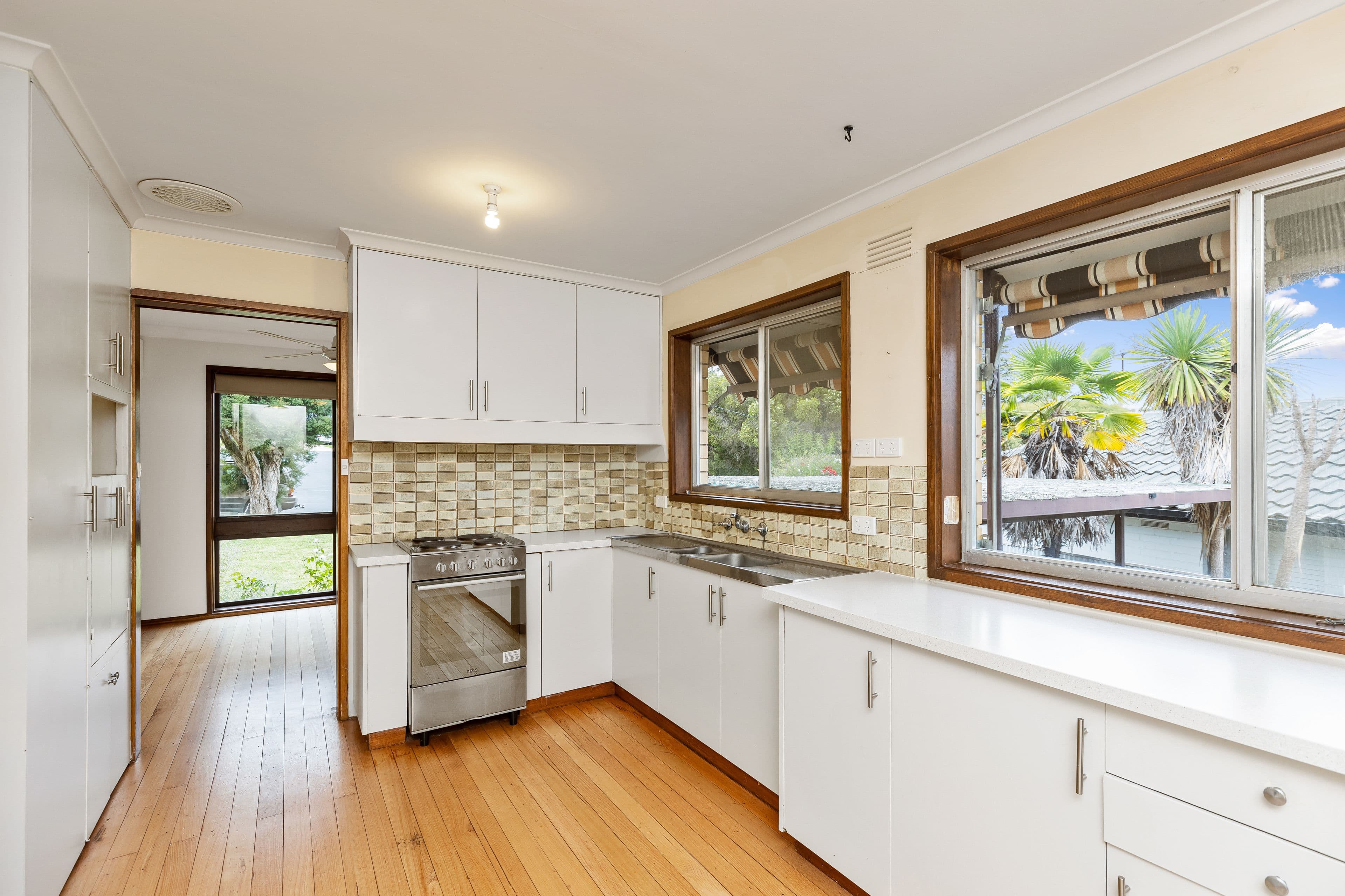 10 Malumba Crescent, Kooringal NSW 2650, Kooringal - Thumbnail 2