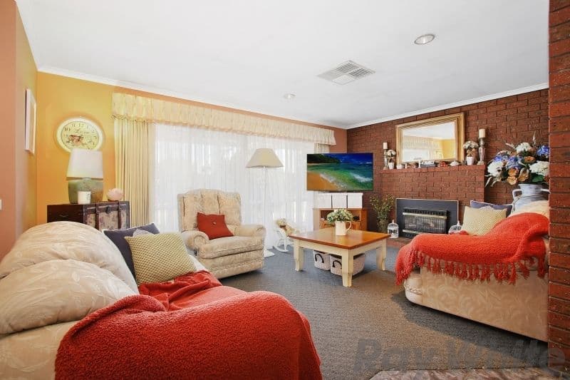 32 La Fontaine Avenue, Lavington - Thumbnail 3
