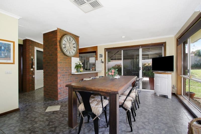 32 La Fontaine Avenue, Lavington - Thumbnail 5