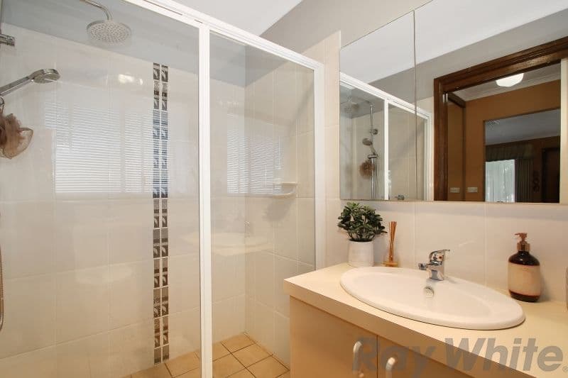 32 La Fontaine Avenue, Lavington - Thumbnail 8