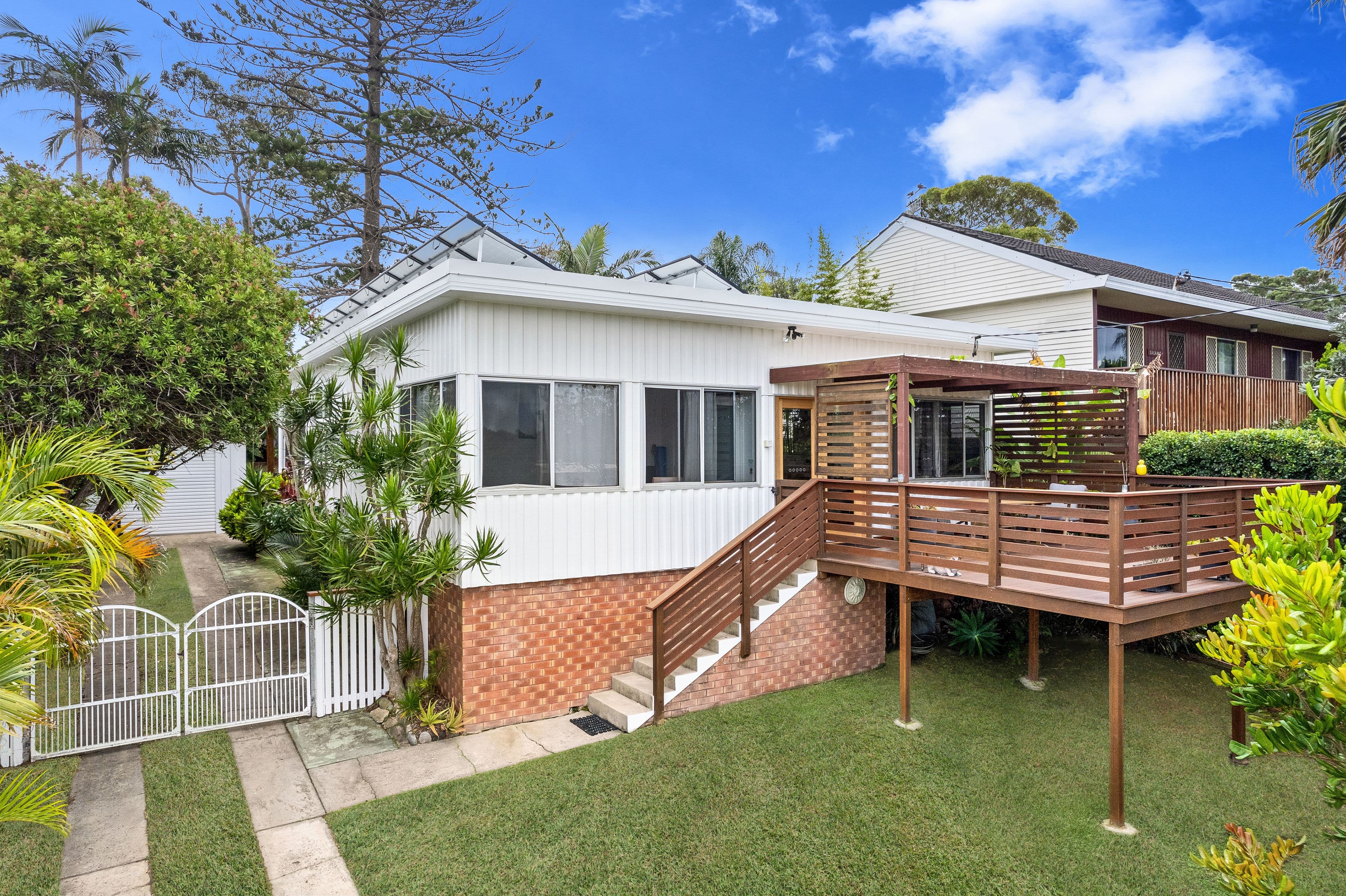 4 Woodlawn Drive, Budgewoi NSW 2262, Budgewoi - Image 1