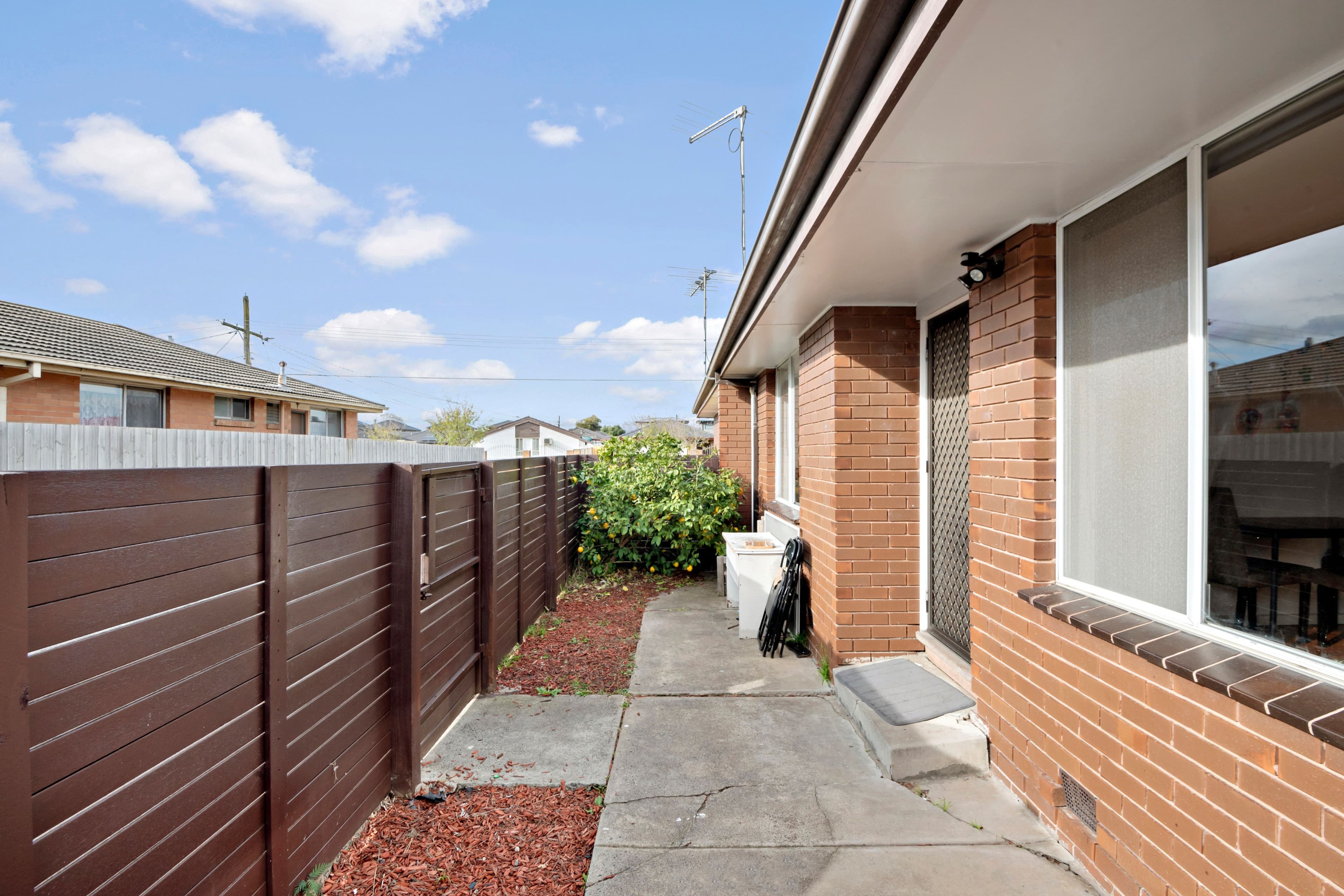 33 Milton Avenue, Clayton South VIC 3169, Clayton South - Thumbnail 2