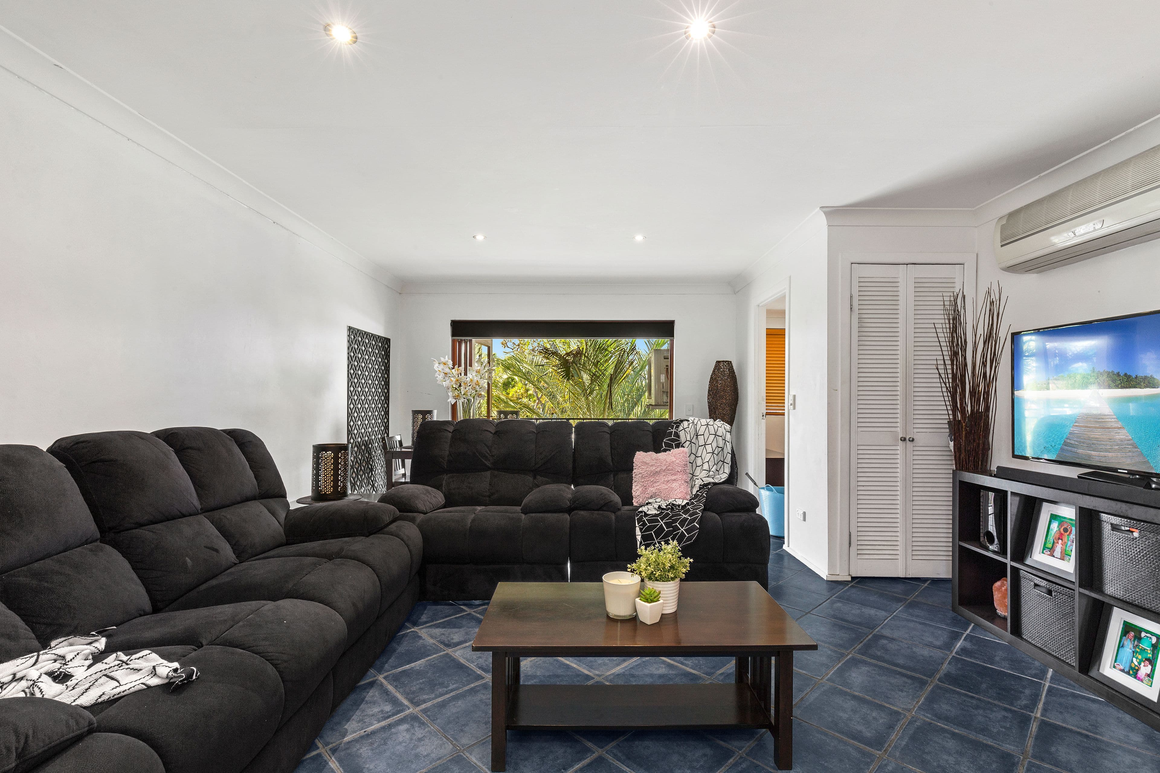 52 Oceanic Drive, Mermaid Waters QLD 4218, Mermaid Waters - Thumbnail 2