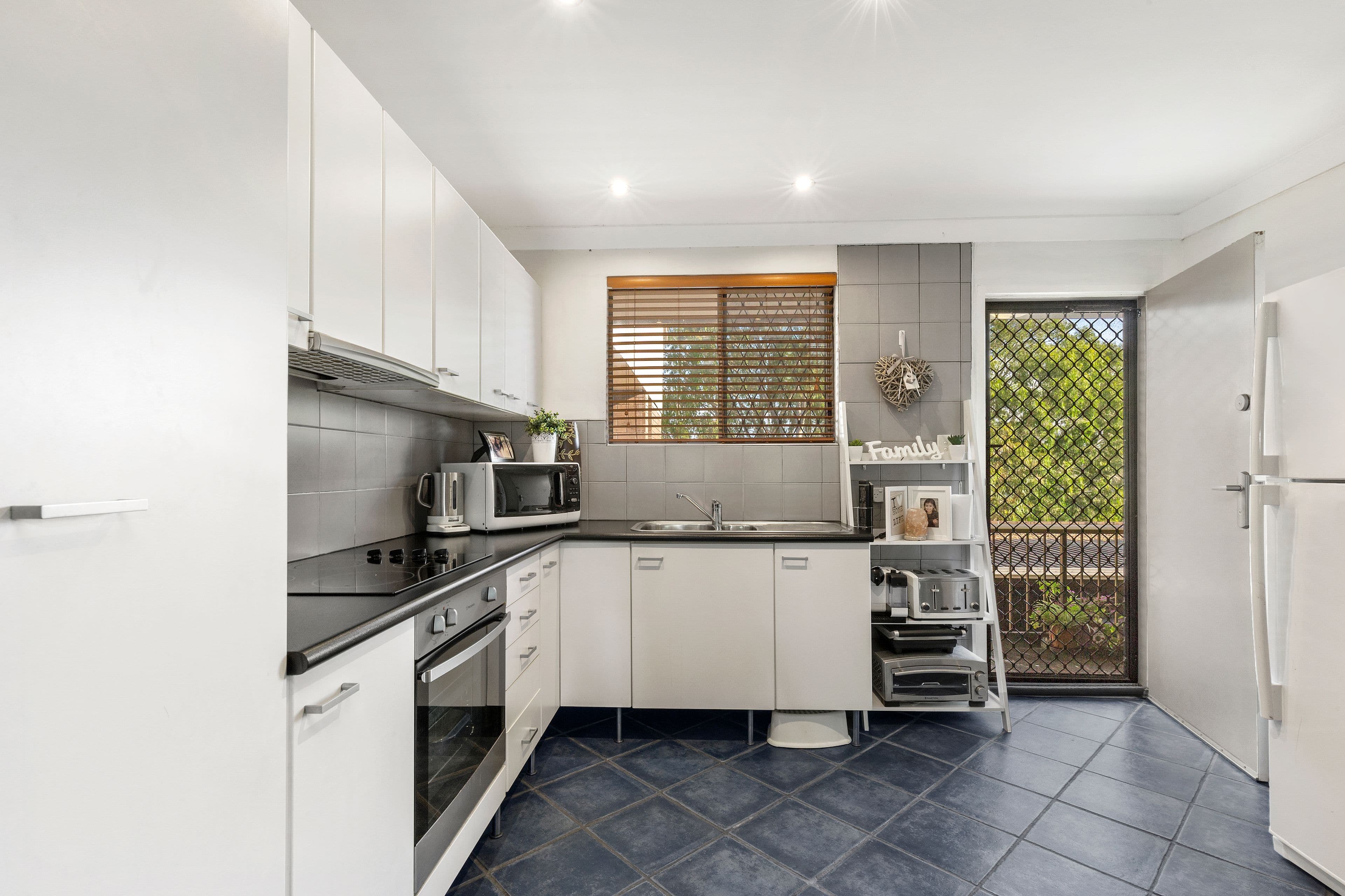 52 Oceanic Drive, Mermaid Waters QLD 4218, Mermaid Waters - Thumbnail 3