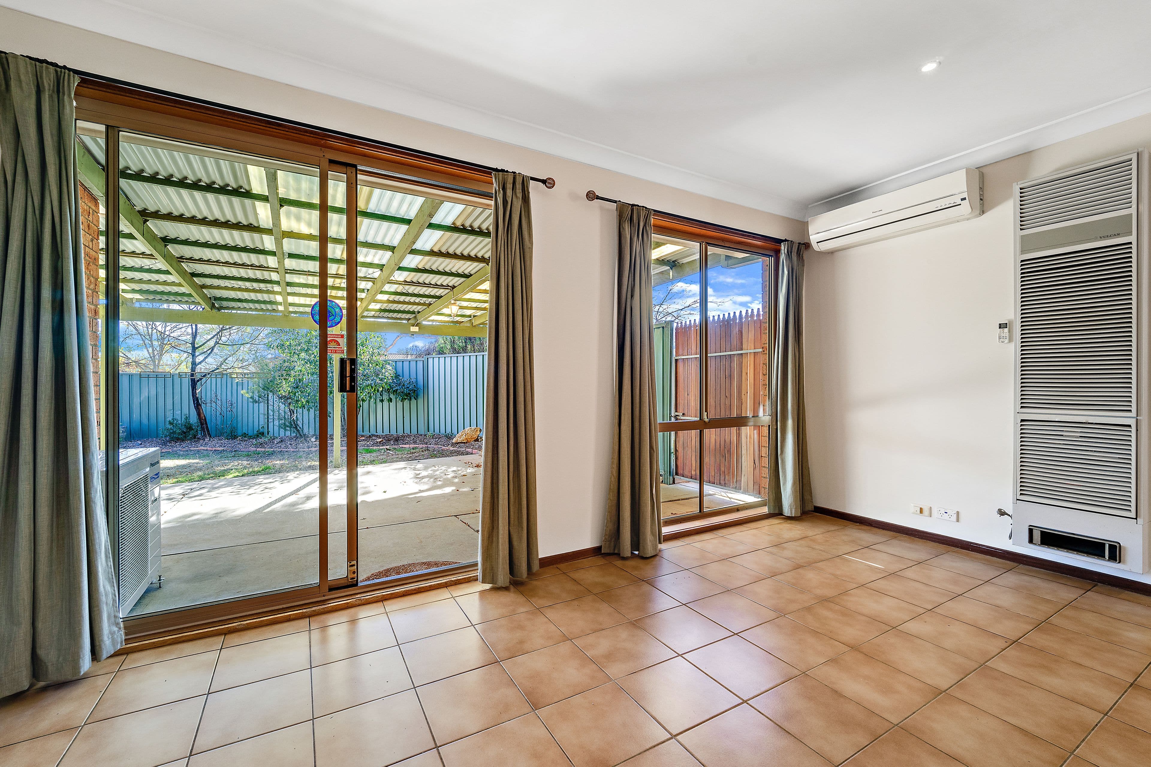 16 Ironbark Crescent, Banks ACT 2906, Banks - Thumbnail 7
