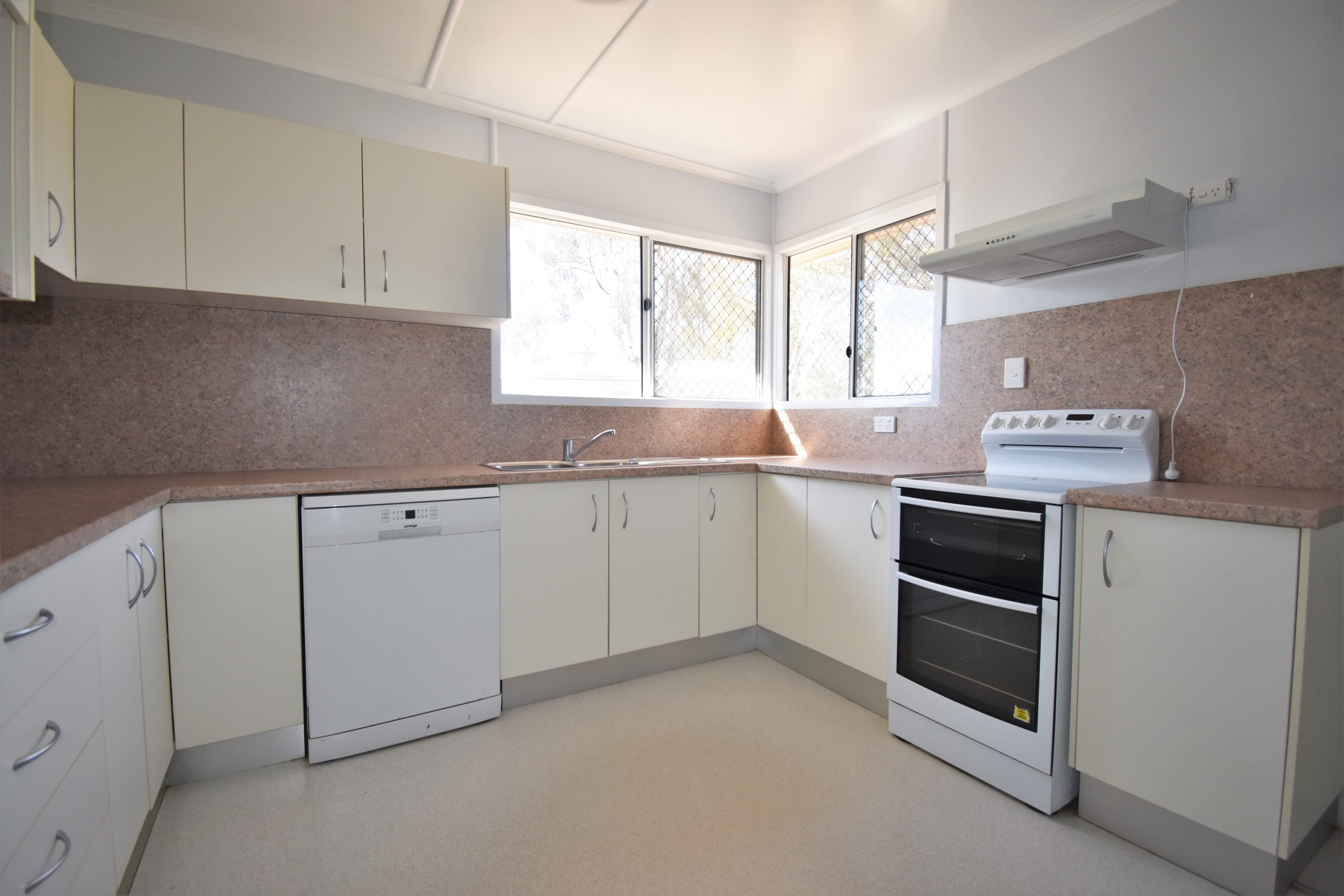 49 Booker Street, Aramac QLD 4726, Aramac - Thumbnail 4