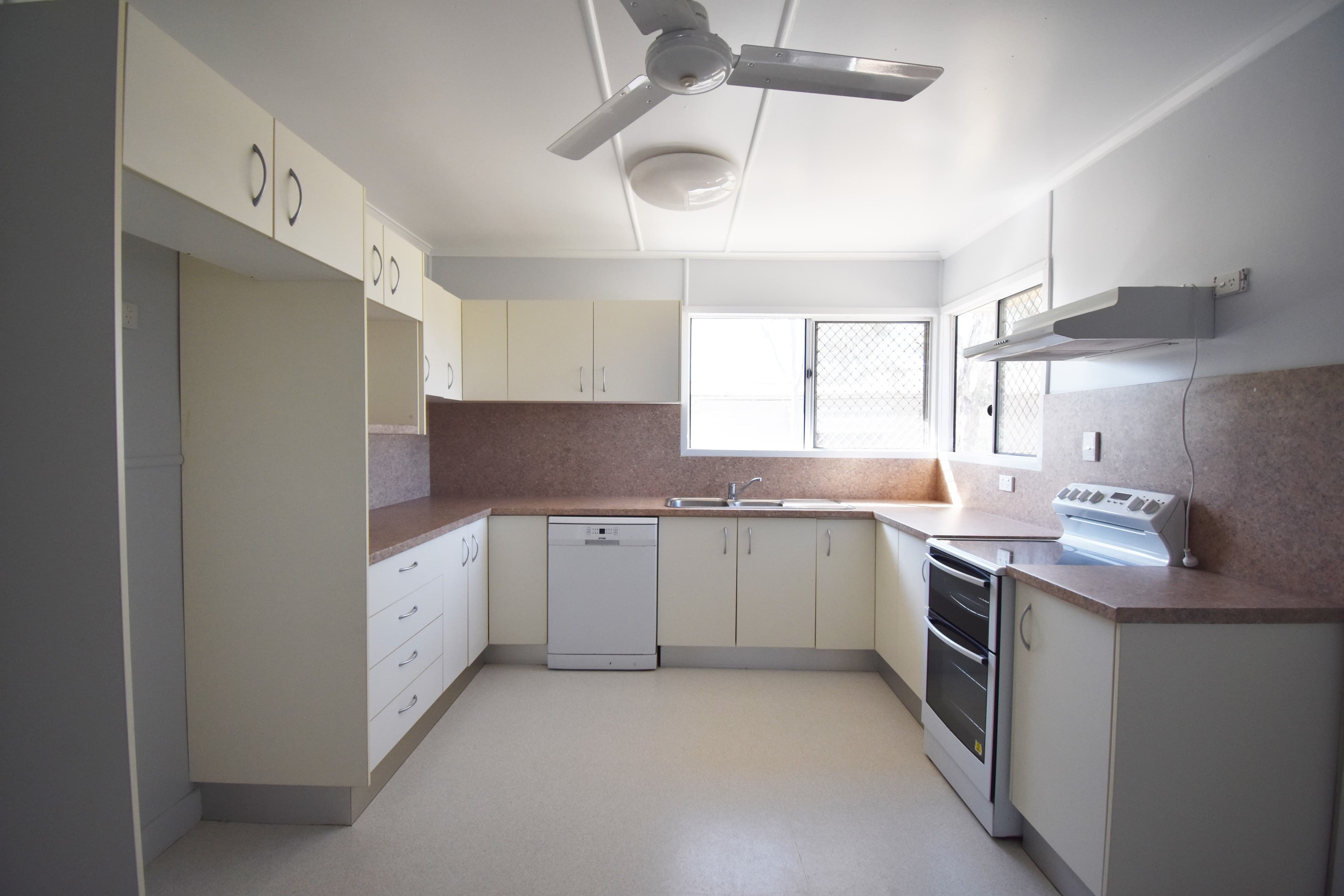 49 Booker Street, Aramac QLD 4726, Aramac - Thumbnail 5