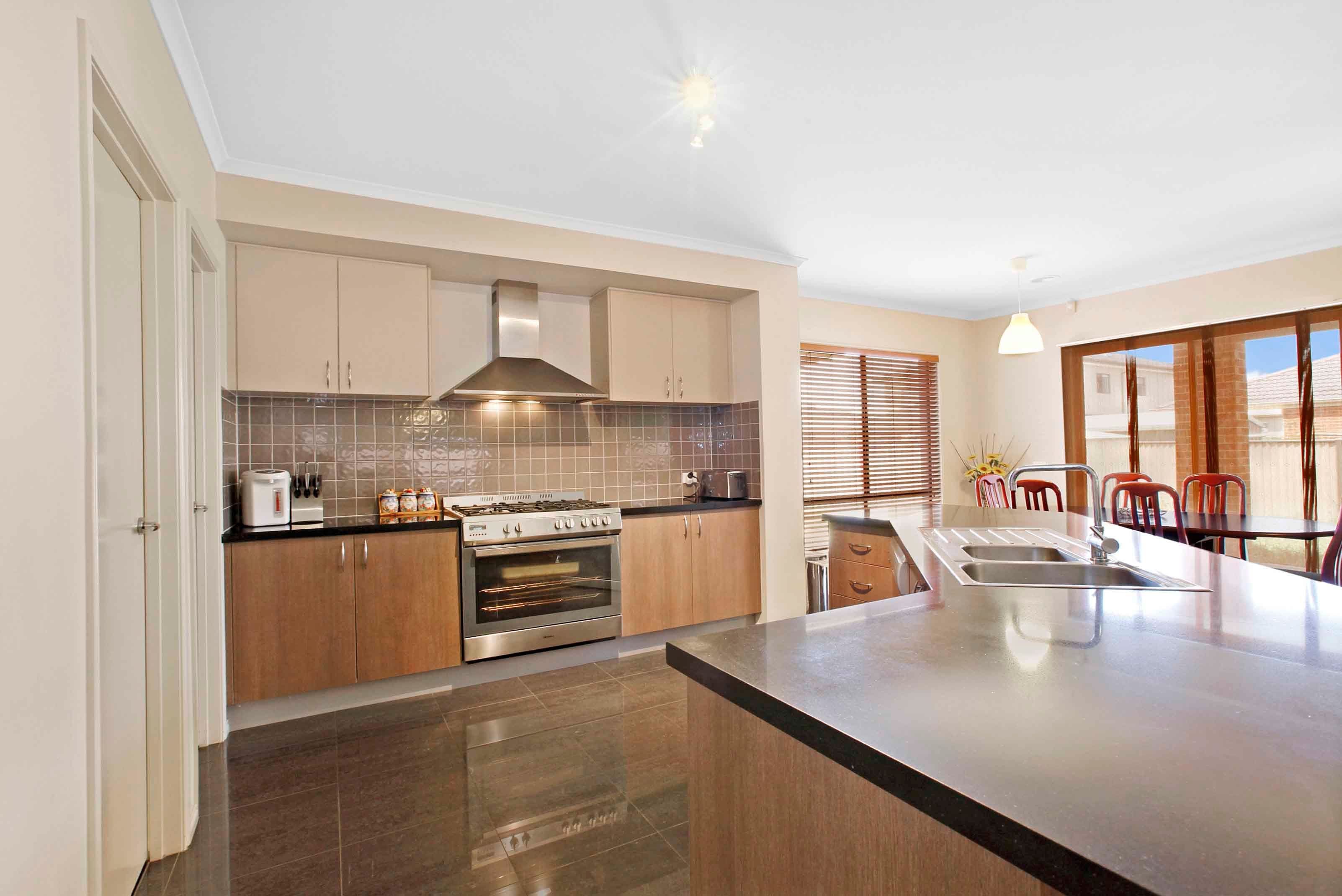 6 Quartz Grove, Epping VIC 3076, Epping - Thumbnail 2