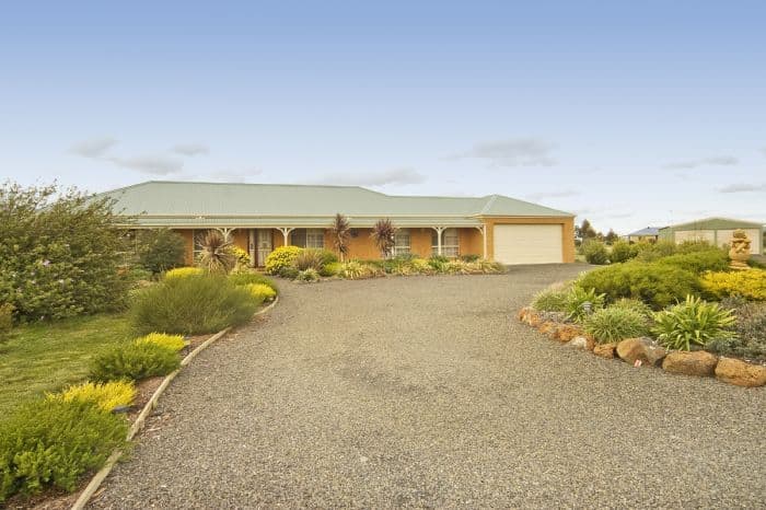 18 Inverlochy Drive, BANNOCKBURN VIC 3331, Bannockburn - Image 1