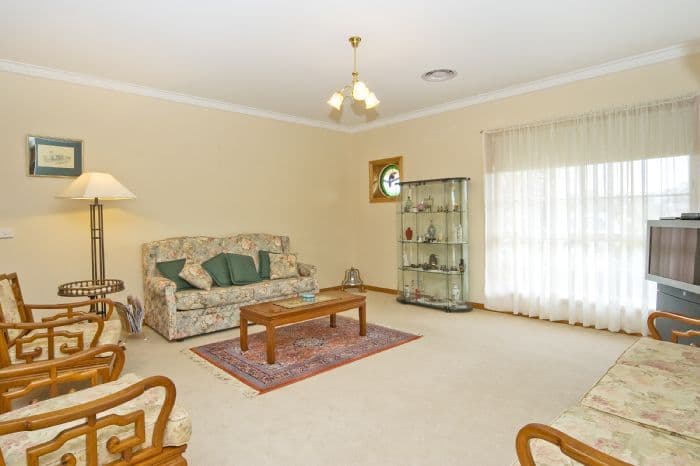 18 Inverlochy Drive, BANNOCKBURN VIC 3331, Bannockburn - Thumbnail 2