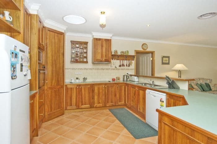 18 Inverlochy Drive, BANNOCKBURN VIC 3331, Bannockburn - Thumbnail 3