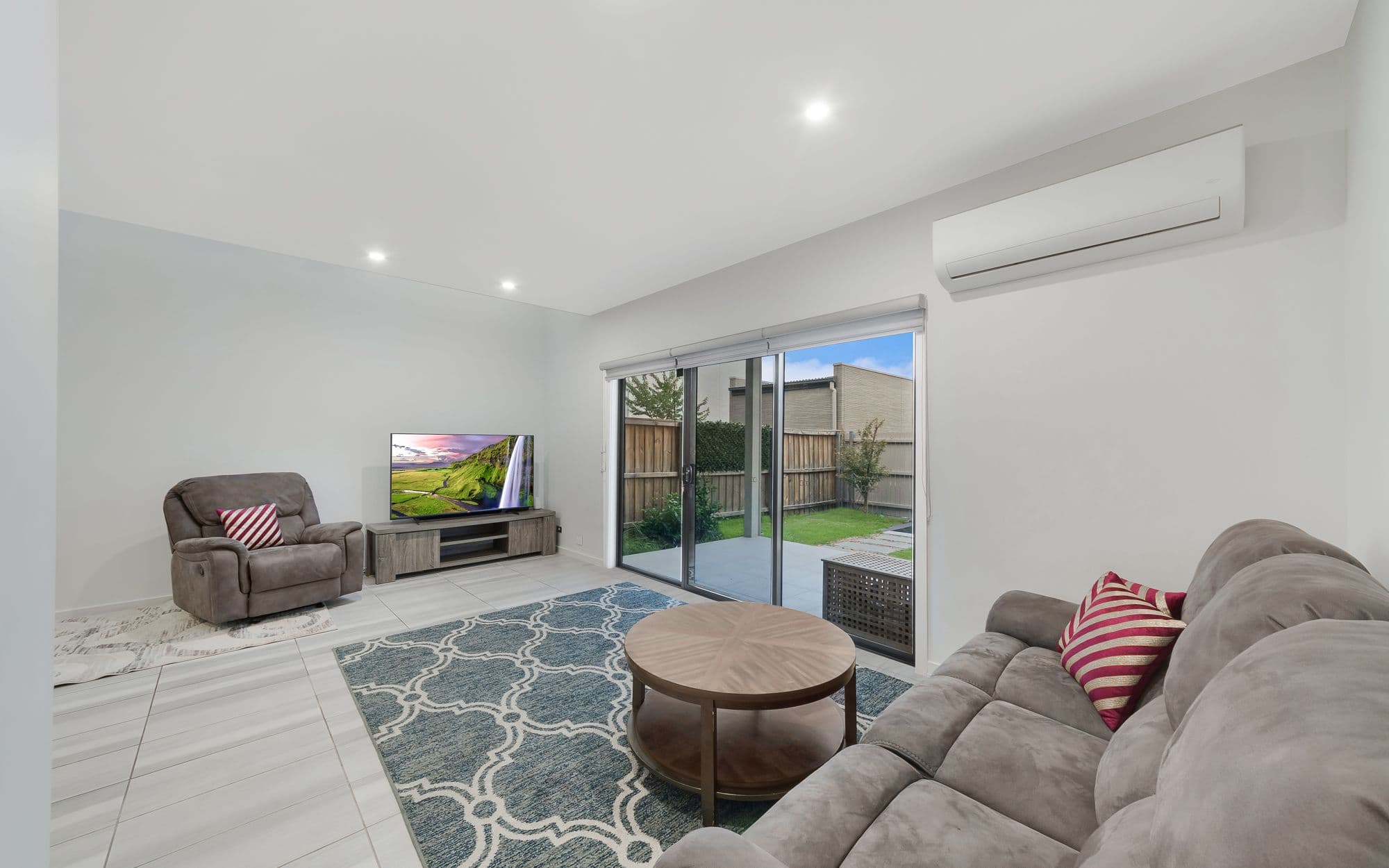 82 Fairbank Drive, GLEDSWOOD HILLS NSW 2557, Gledswood Hills - Thumbnail 4